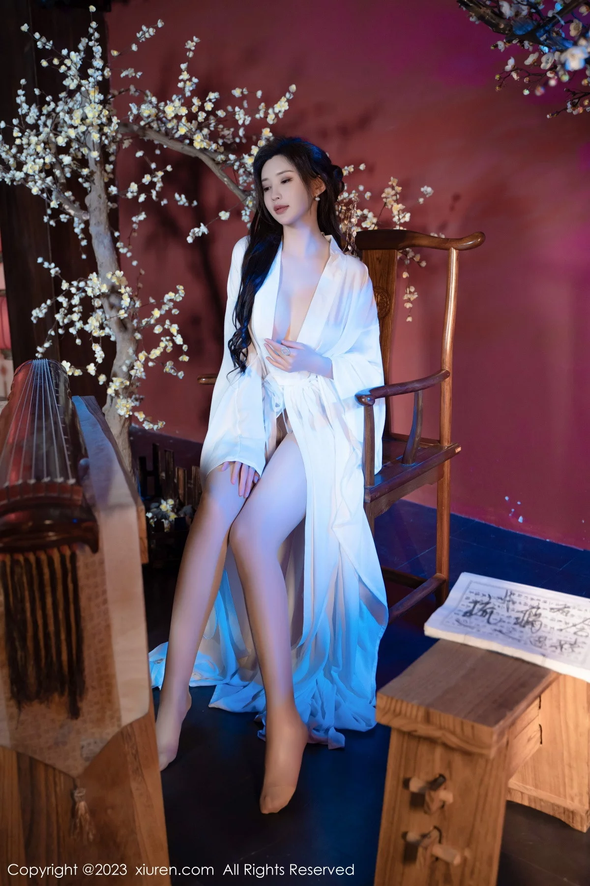 XiuRen第7625期_女神Carol周妍希性感白色汉服配超薄肉丝秀丰满身材诱惑写真104P