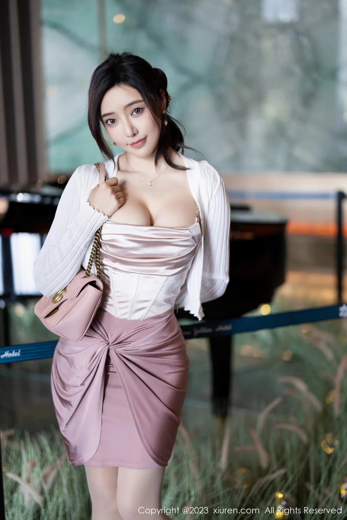 XiuRen第7640期_女神王馨瑶yanni粉色连衣短裙+黑色情趣服秀完美身材诱惑写真88P