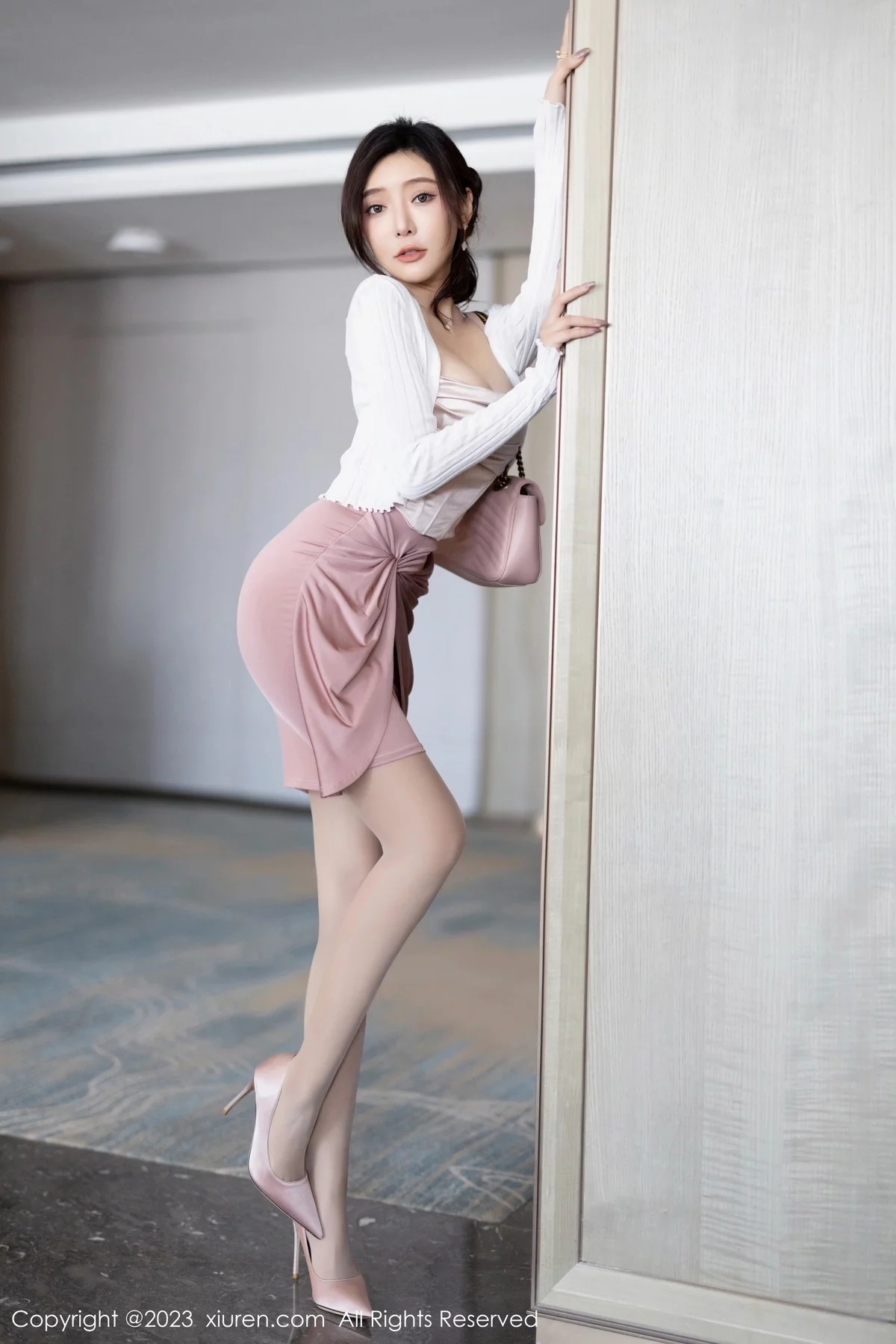 XiuRen第7640期_女神王馨瑶yanni粉色连衣短裙+黑色情趣服秀完美身材诱惑写真88P