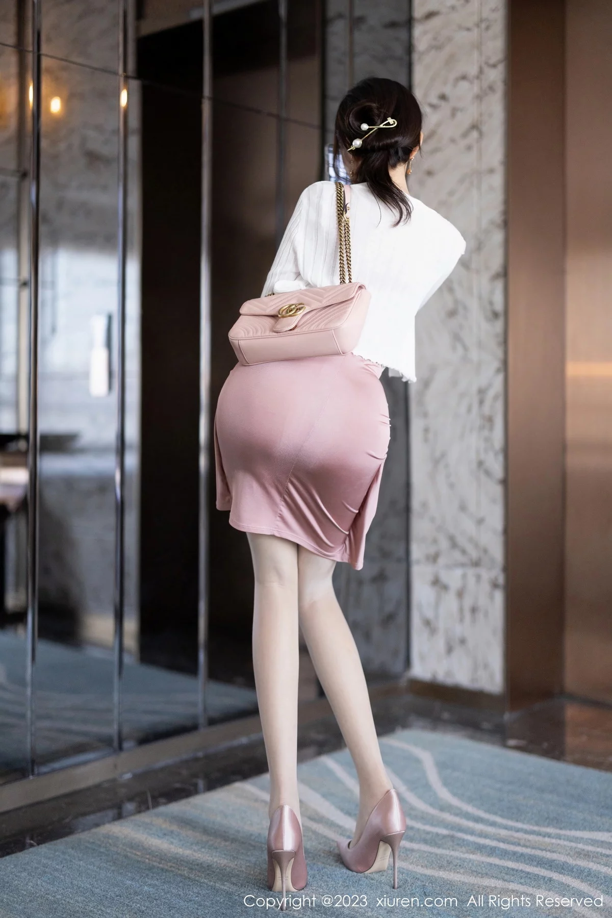 XiuRen第7640期_女神王馨瑶yanni粉色连衣短裙+黑色情趣服秀完美身材诱惑写真88P