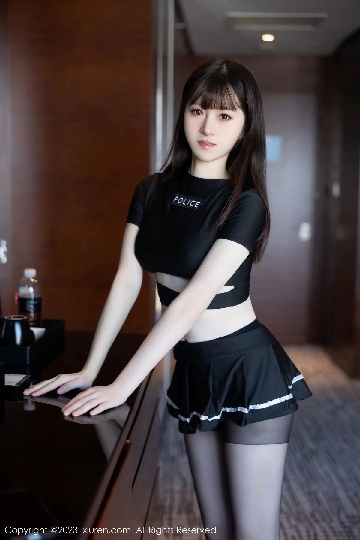 XiuRen第7637期_模特林悠悠性感黑色上衣配黑短裙露开档黑丝秀曼妙身姿诱惑写真98P