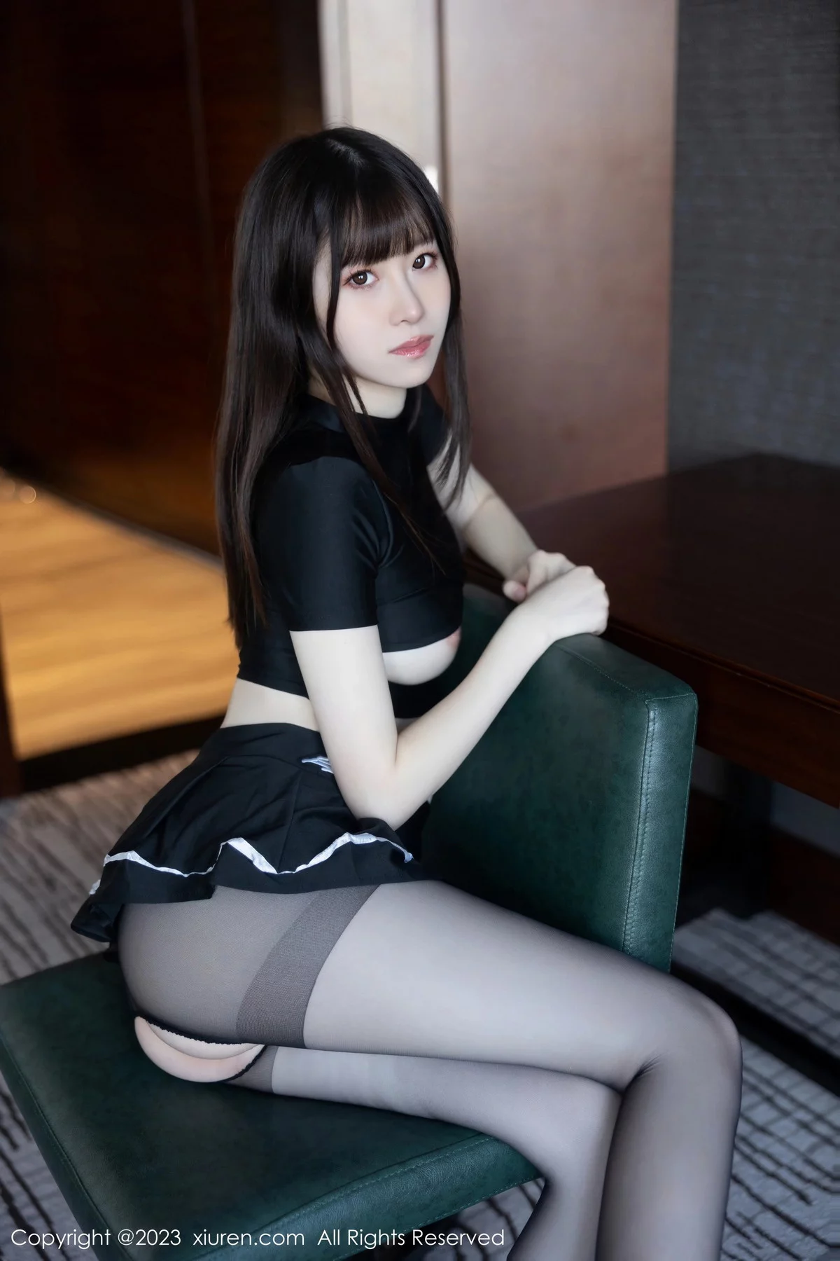 XiuRen第7637期_模特林悠悠性感黑色上衣配黑短裙露开档黑丝秀曼妙身姿诱惑写真98P