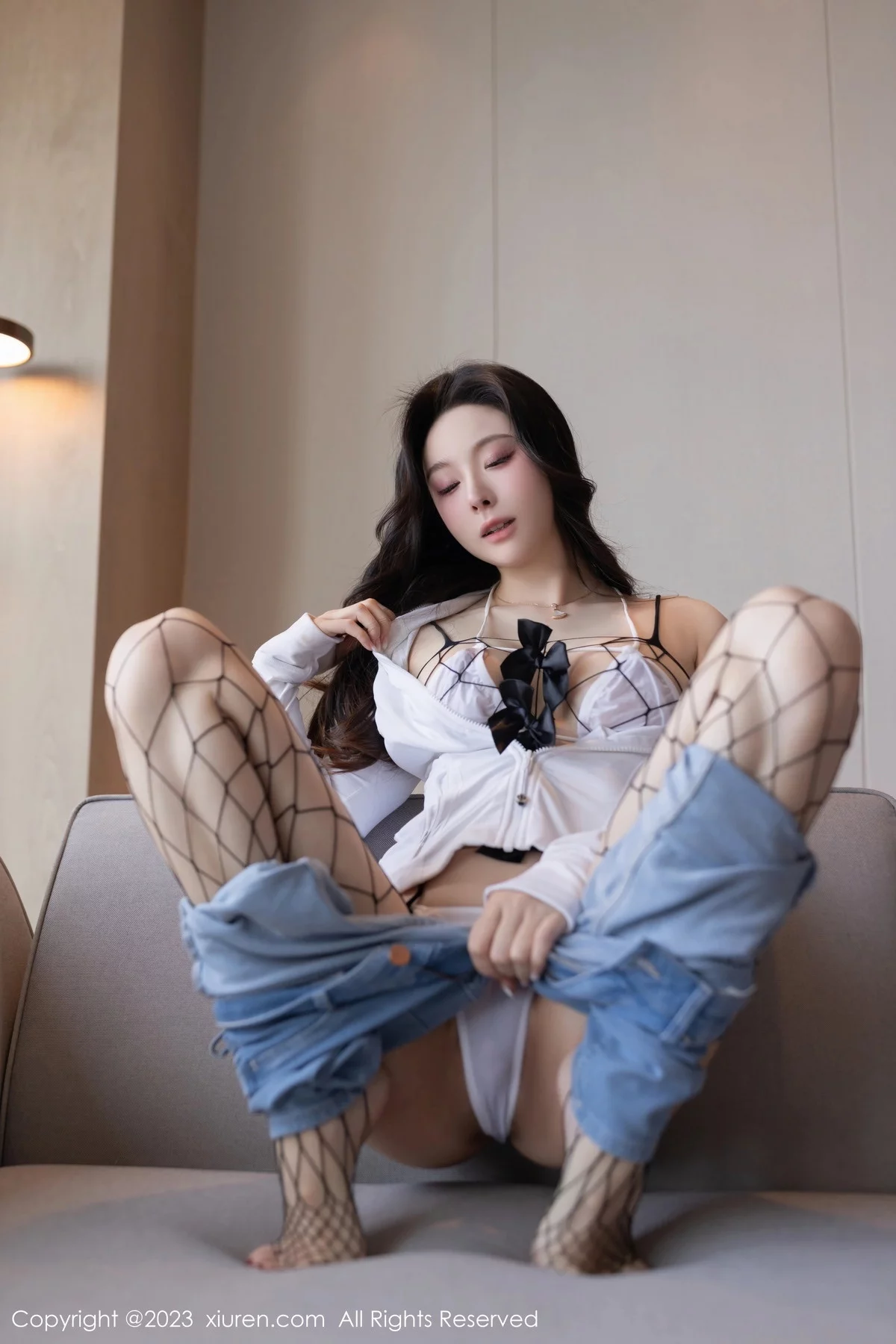 XiuRen第7639期_模特小逗逗性感黑色网格情趣服饰配白色内衣秀曼妙身姿诱惑写真80P