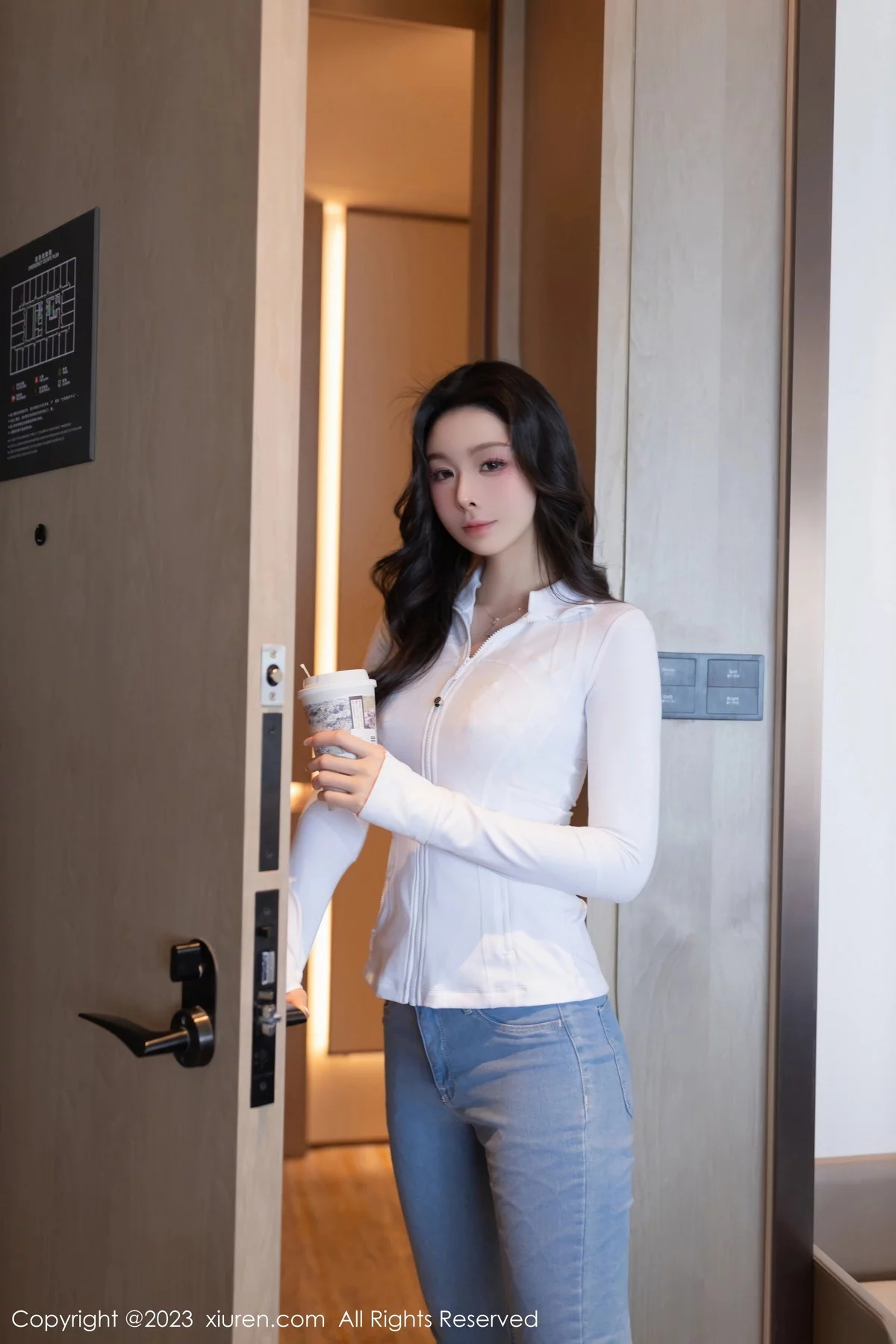 XiuRen第7639期_模特小逗逗性感黑色网格情趣服饰配白色内衣秀曼妙身姿诱惑写真80P