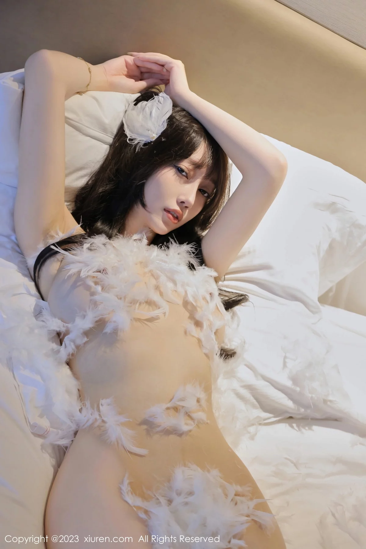 XiuRen第7644期_模特玥儿玥er性感白色露肩礼裙配白丝袜秀曼妙身姿迷人诱惑写真57P