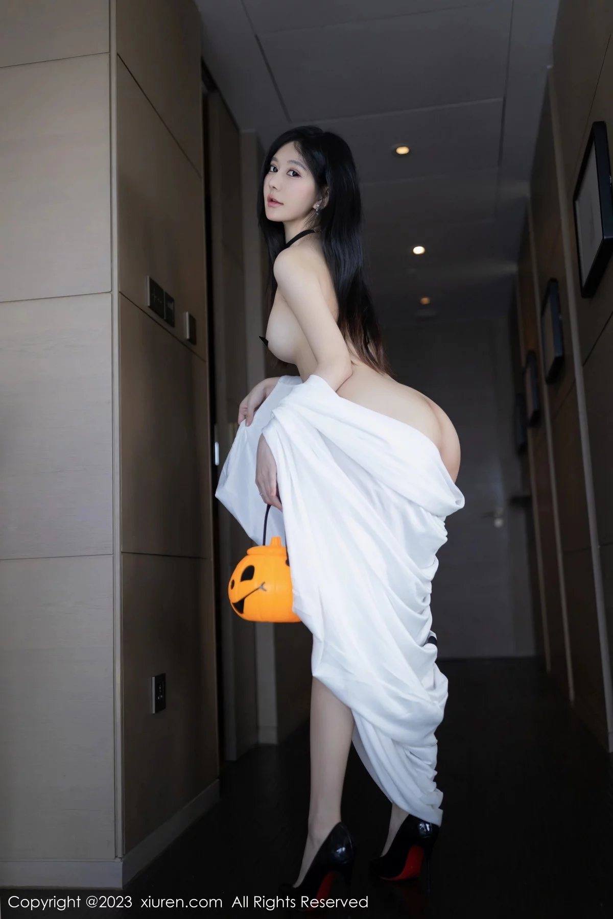 XiuRen第7649期_模特幼幼性感黑色皮质情趣服饰配黑丝吊袜秀完美身材诱惑写真80P