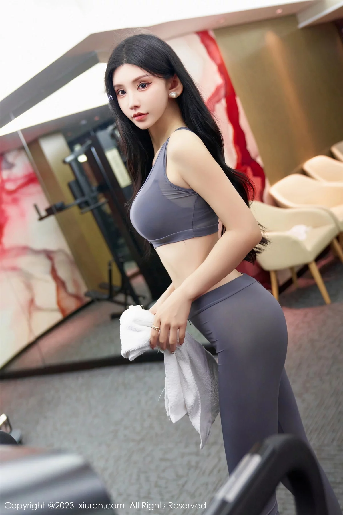 XiuRen第7651期_女神周于希Sally酒店场景性感灰色健身服紧身秀完美身材诱惑写真91P