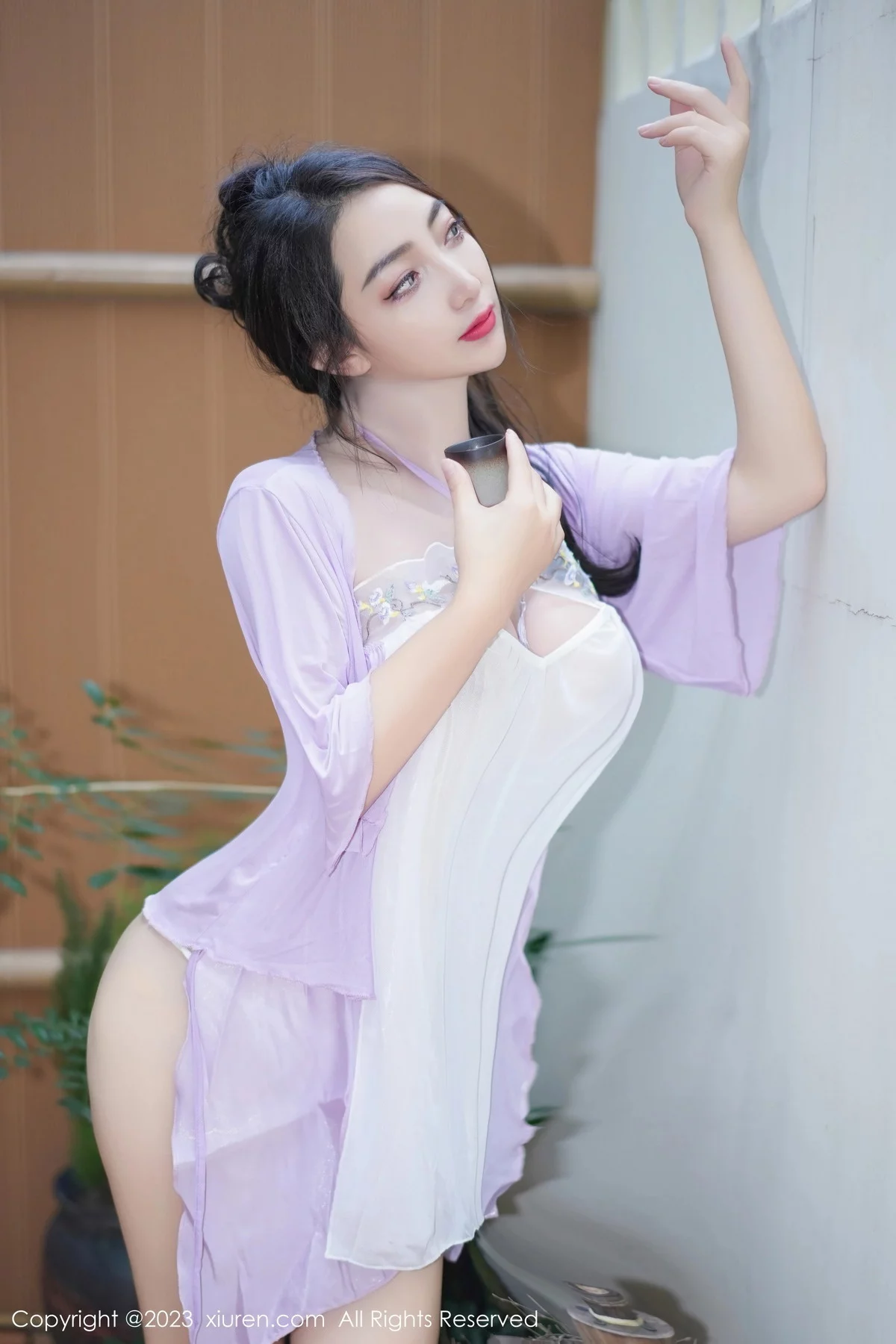 XiuRen第7665期_模特娇喘JC性感紫色薄纱古典服配情趣内衣秀惹火身材诱惑写真61P