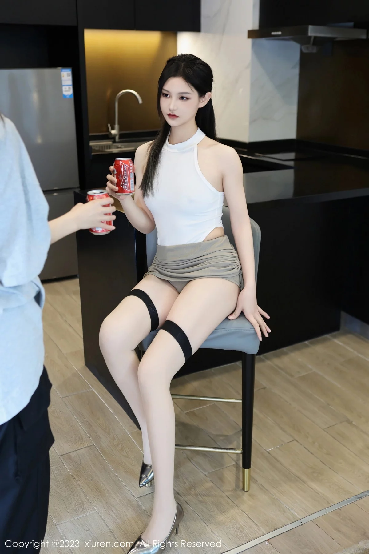 XiuRen第7663期_新人模特大橘BBKira性感白色高叉连体衣配白丝袜完美诱惑写真78P