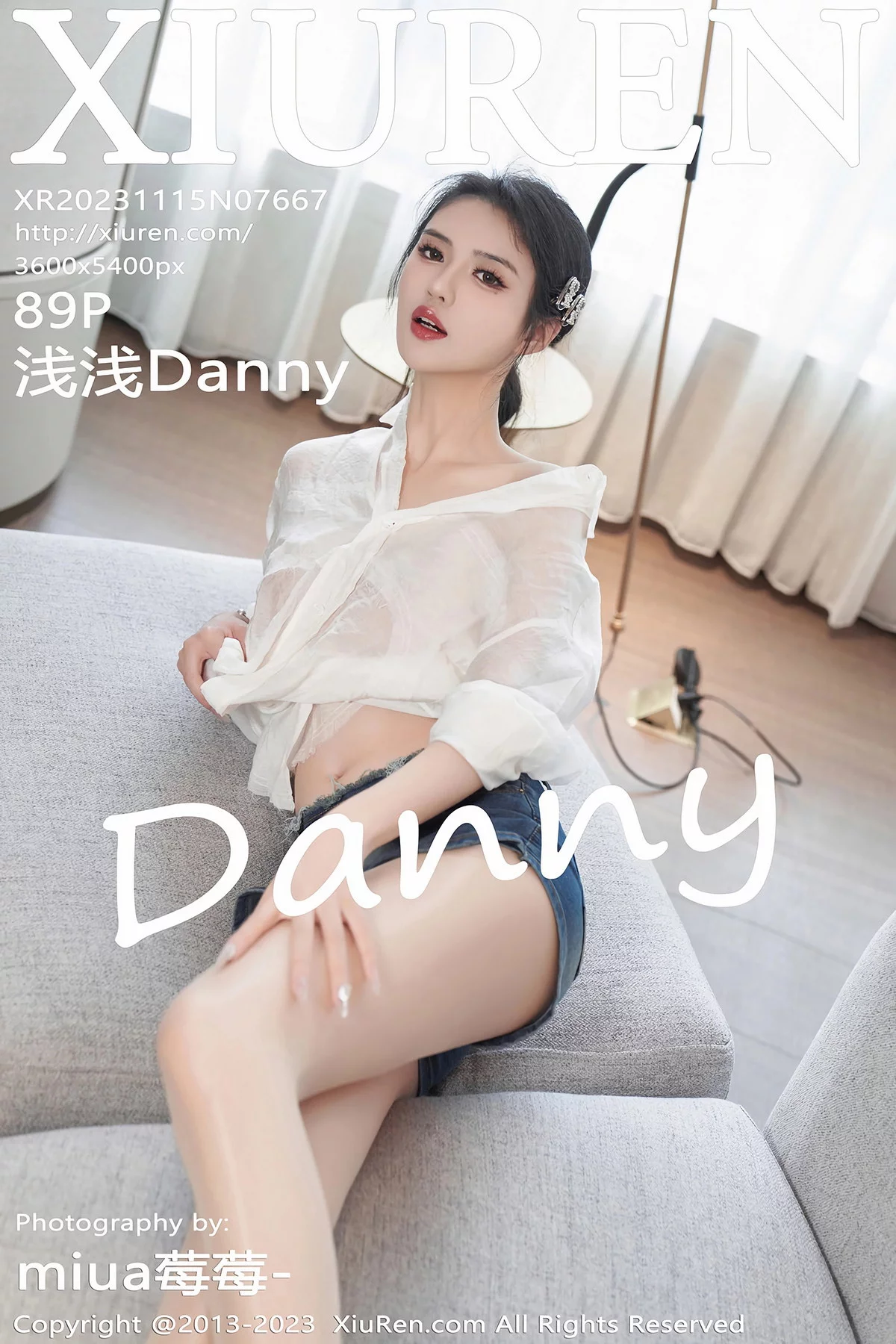 XiuRen第7667期_模特浅浅Danny性感白T配牛仔短裙露闪亮肉丝秀美腿诱惑写真89P