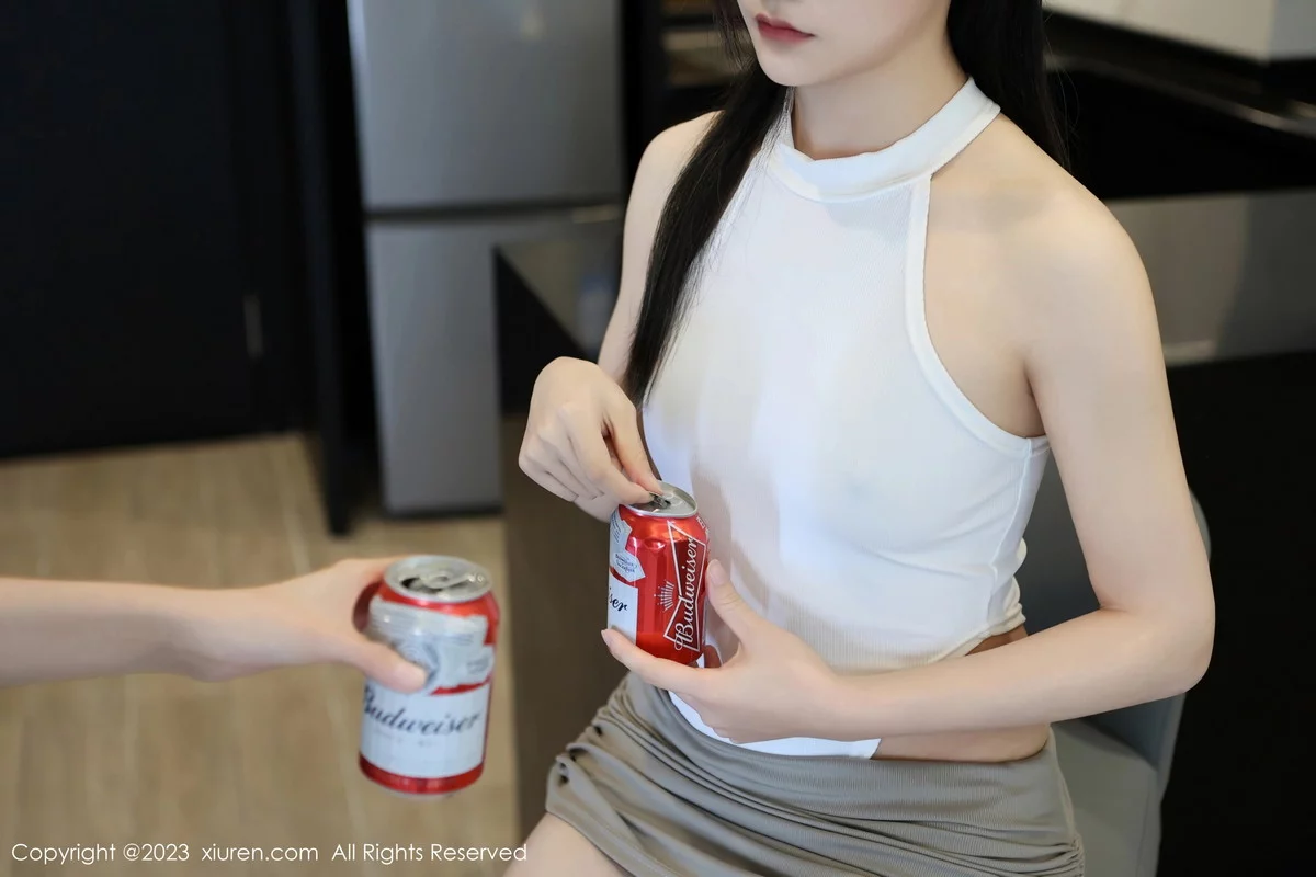 XiuRen第7663期_新人模特大橘BBKira性感白色高叉连体衣配白丝袜完美诱惑写真78P