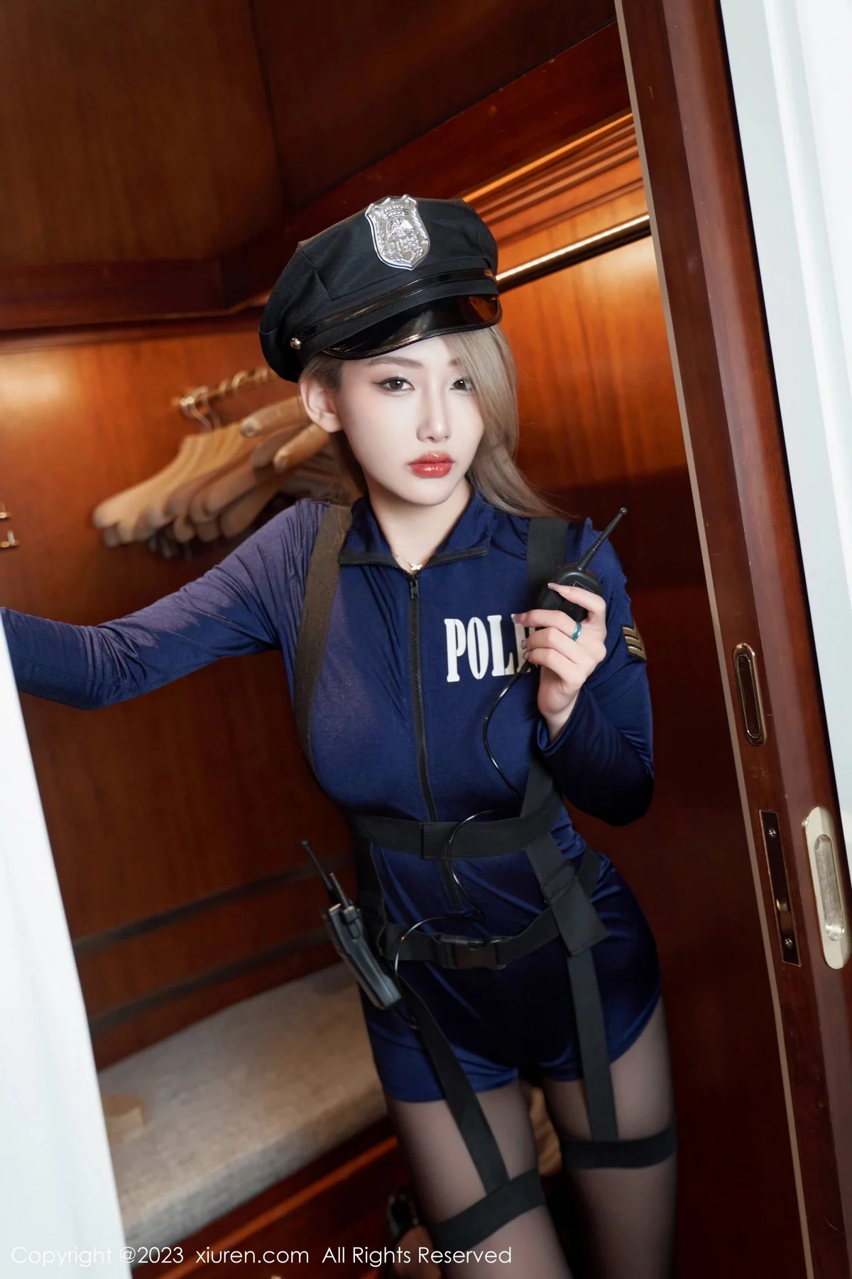 XiuRen第7671期_模特沈青黛性感深蓝情趣警官制服配超薄无内黑丝惹火诱惑写真80P