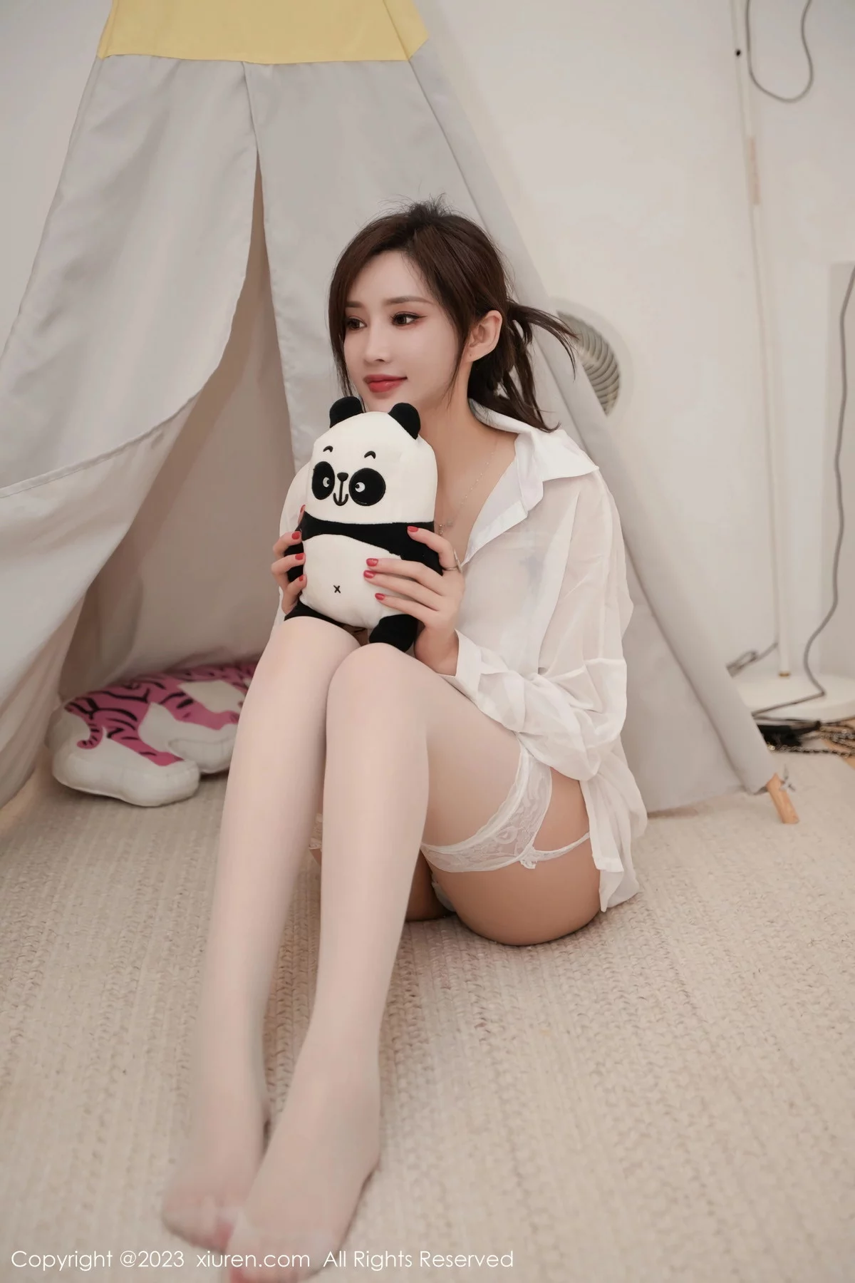 XiuRen第7672期_女神Carol周妍希白色薄透衬衫配白丝吊袜秀丰满身材诱惑写真81P