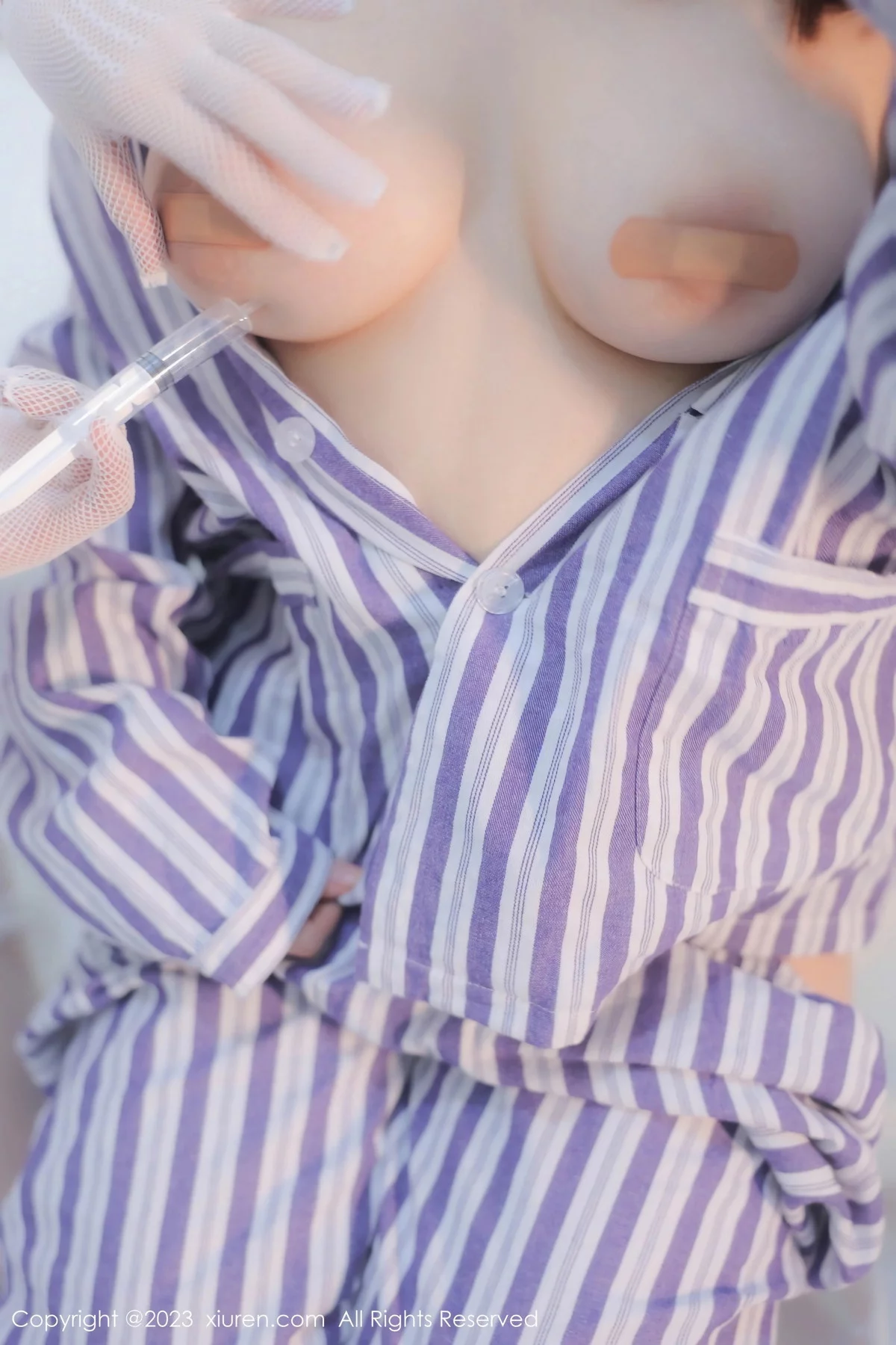 XiuRen第7683期_模特合集豆瓣酱护士主题病号服饰配白色蕾丝袜秀美腿诱惑写真98P