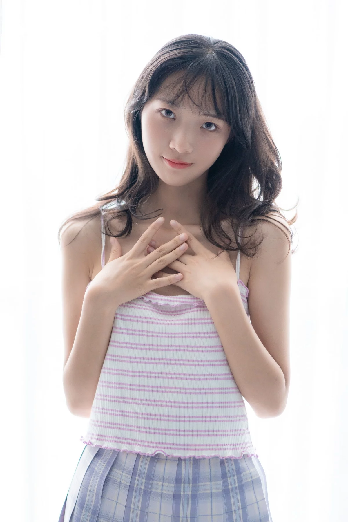 网络美女西瓜少女清新JK主题性感粉色吊带配百褶短裙露白丝短袜秀美腿诱惑写真49P