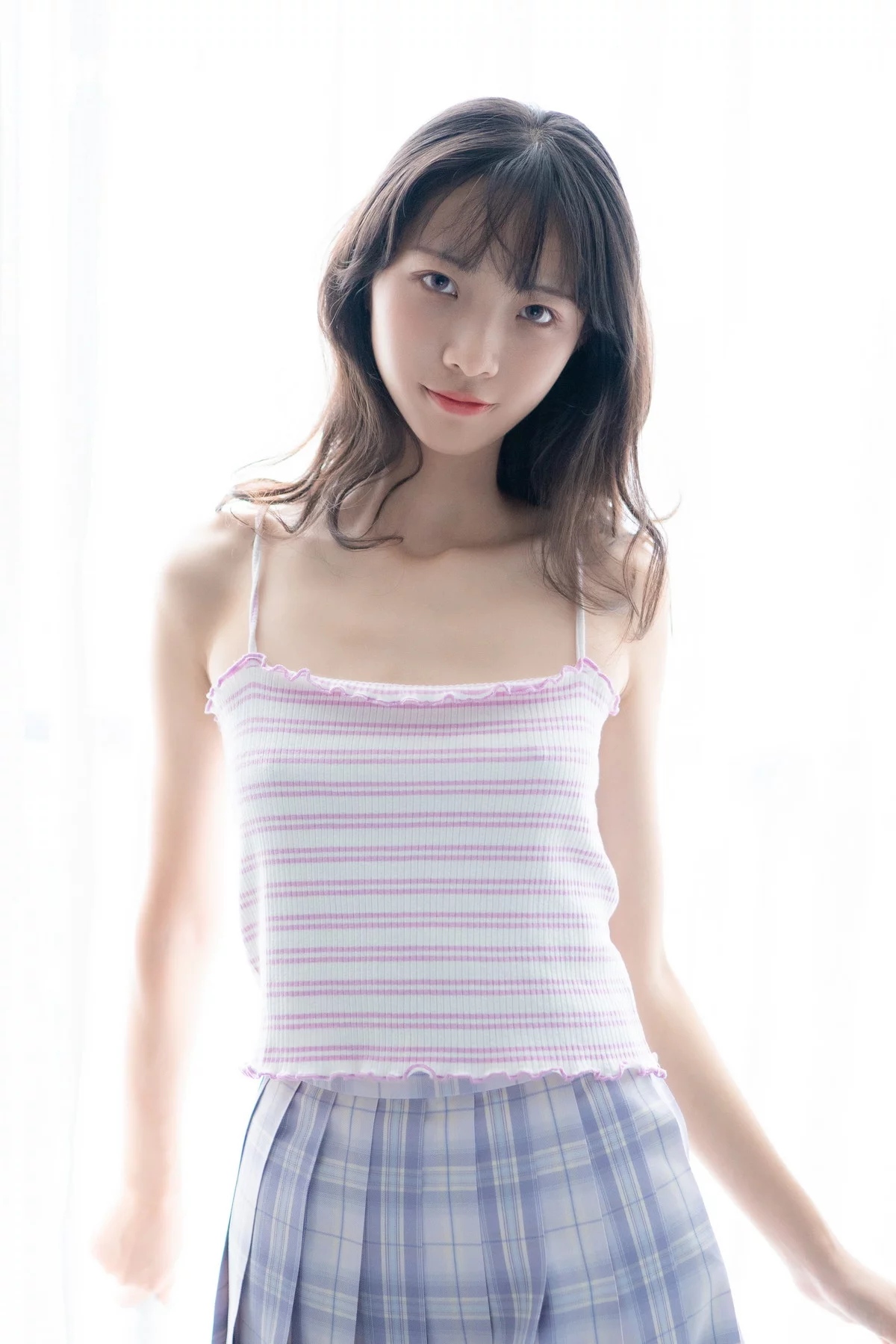 网络美女西瓜少女清新JK主题性感粉色吊带配百褶短裙露白丝短袜秀美腿诱惑写真49P