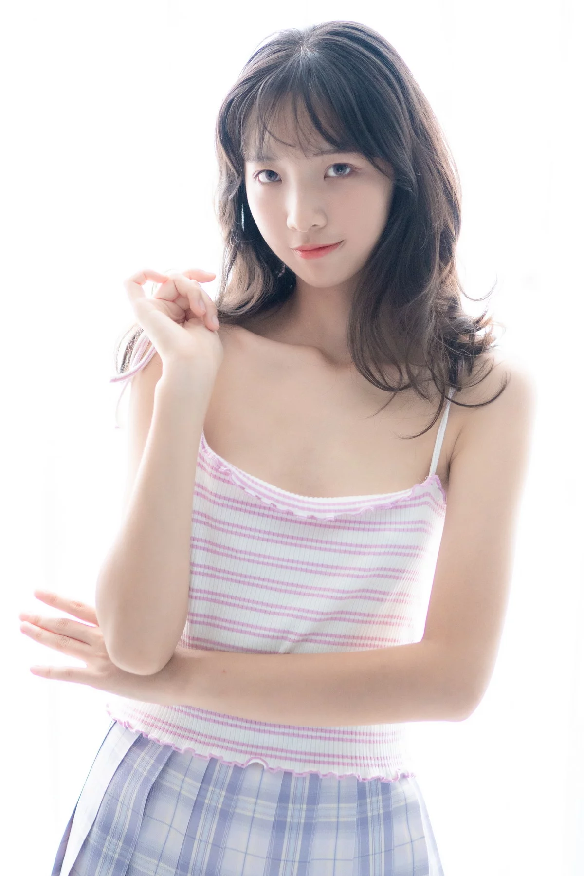 网络美女西瓜少女清新JK主题性感粉色吊带配百褶短裙露白丝短袜秀美腿诱惑写真49P
