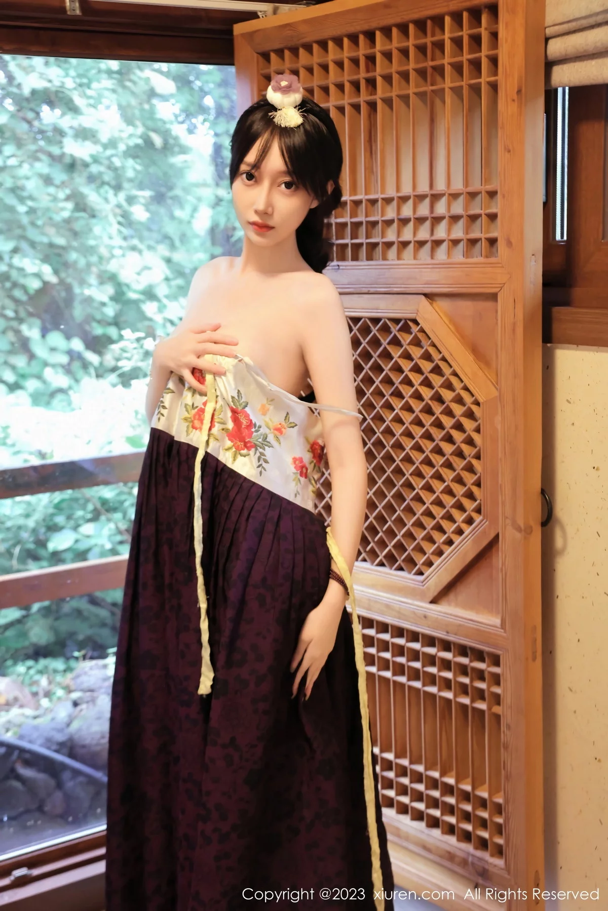 XiuRen第7677期_模特玥儿玥er济州岛旅拍大长今服饰半脱秀完美身姿迷人诱惑写真66P
