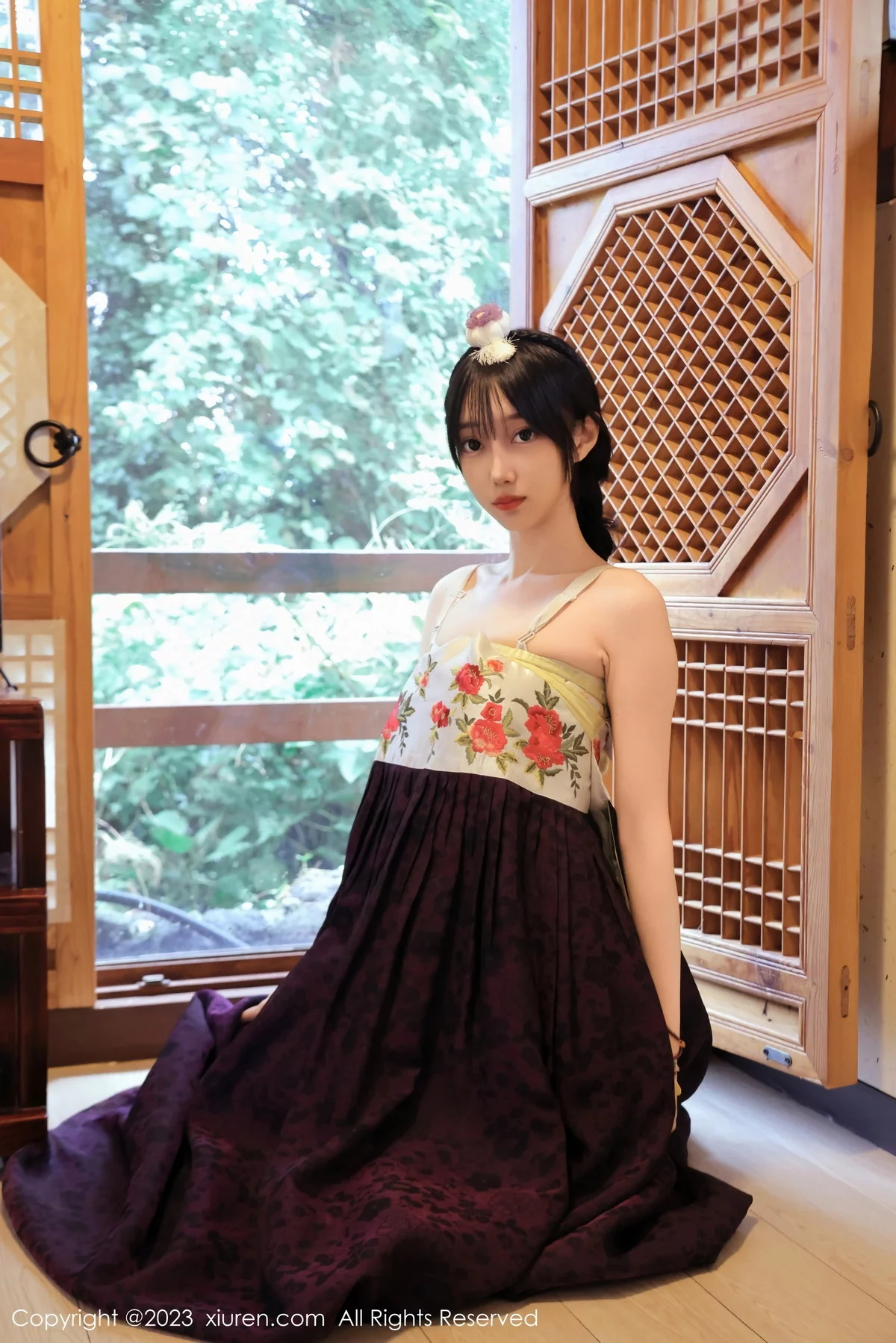 XiuRen第7677期_模特玥儿玥er济州岛旅拍大长今服饰半脱秀完美身姿迷人诱惑写真66P