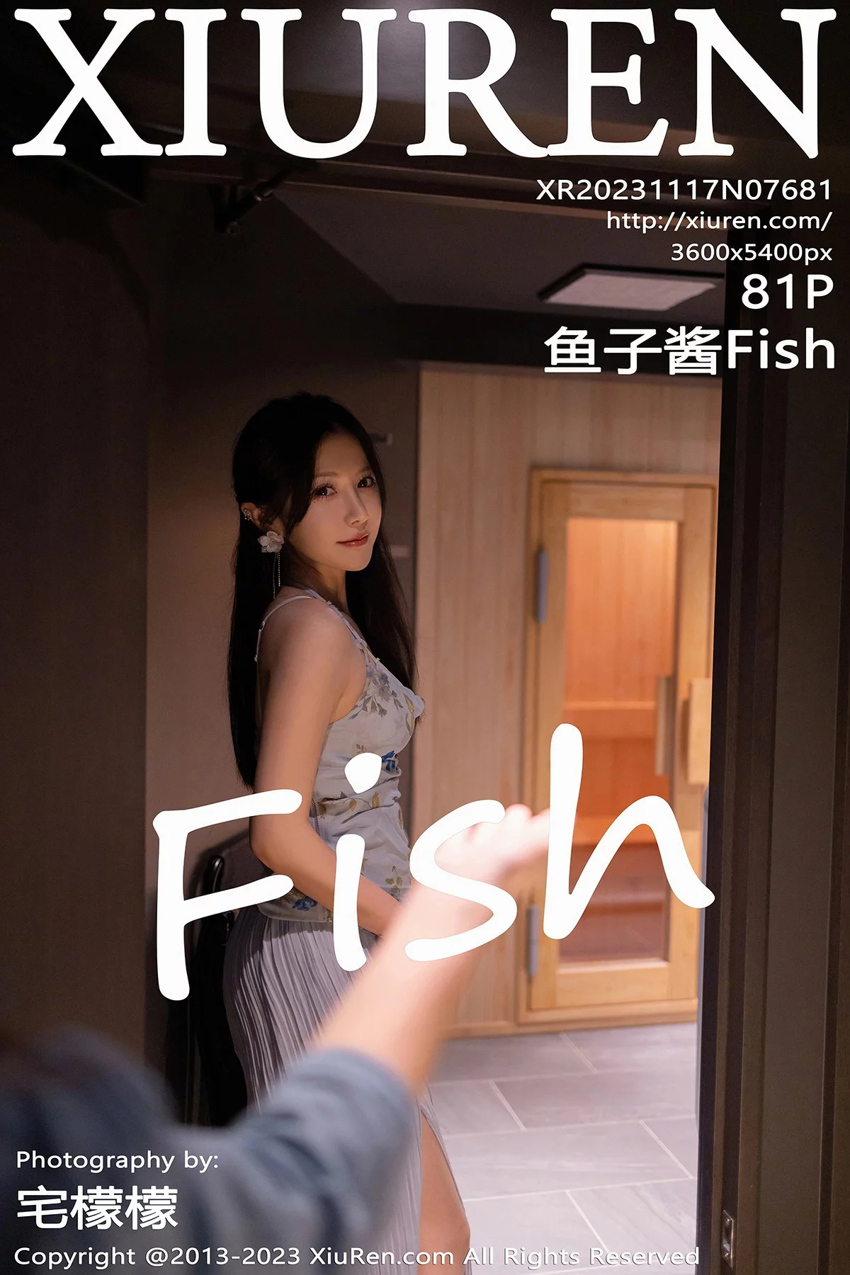 XiuRen第7681期_模特鱼子酱Fish情节拍摄性感蓝灰上衣配长裙秀曼妙身姿诱惑写真81P
