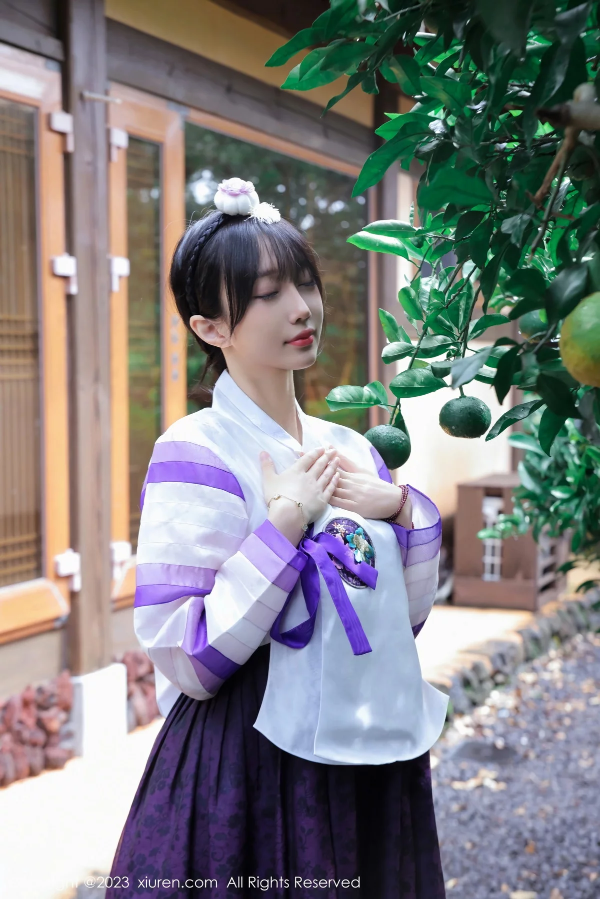 XiuRen第7677期_模特玥儿玥er济州岛旅拍大长今服饰半脱秀完美身姿迷人诱惑写真66P
