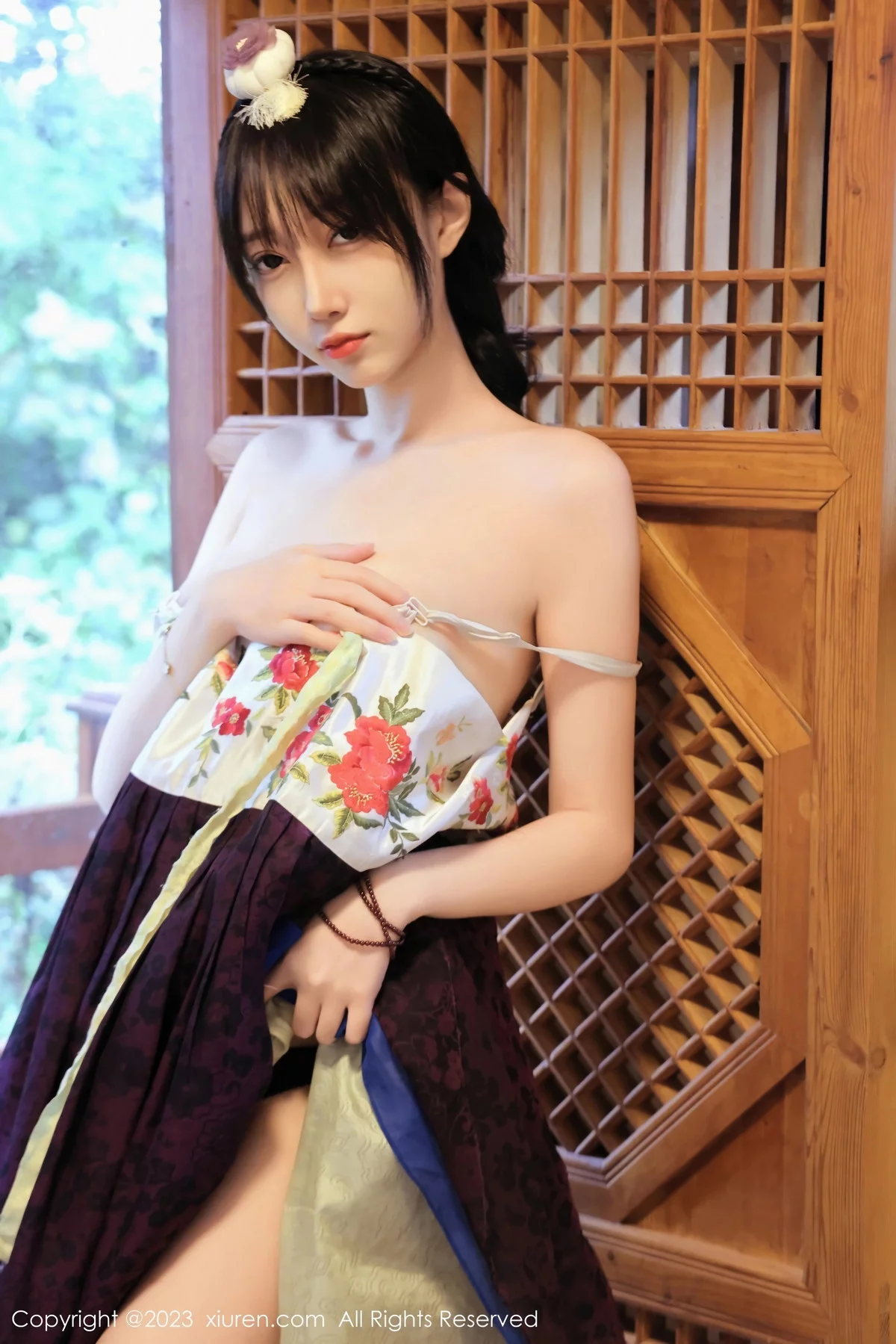 XiuRen第7677期_模特玥儿玥er济州岛旅拍大长今服饰半脱秀完美身姿迷人诱惑写真66P