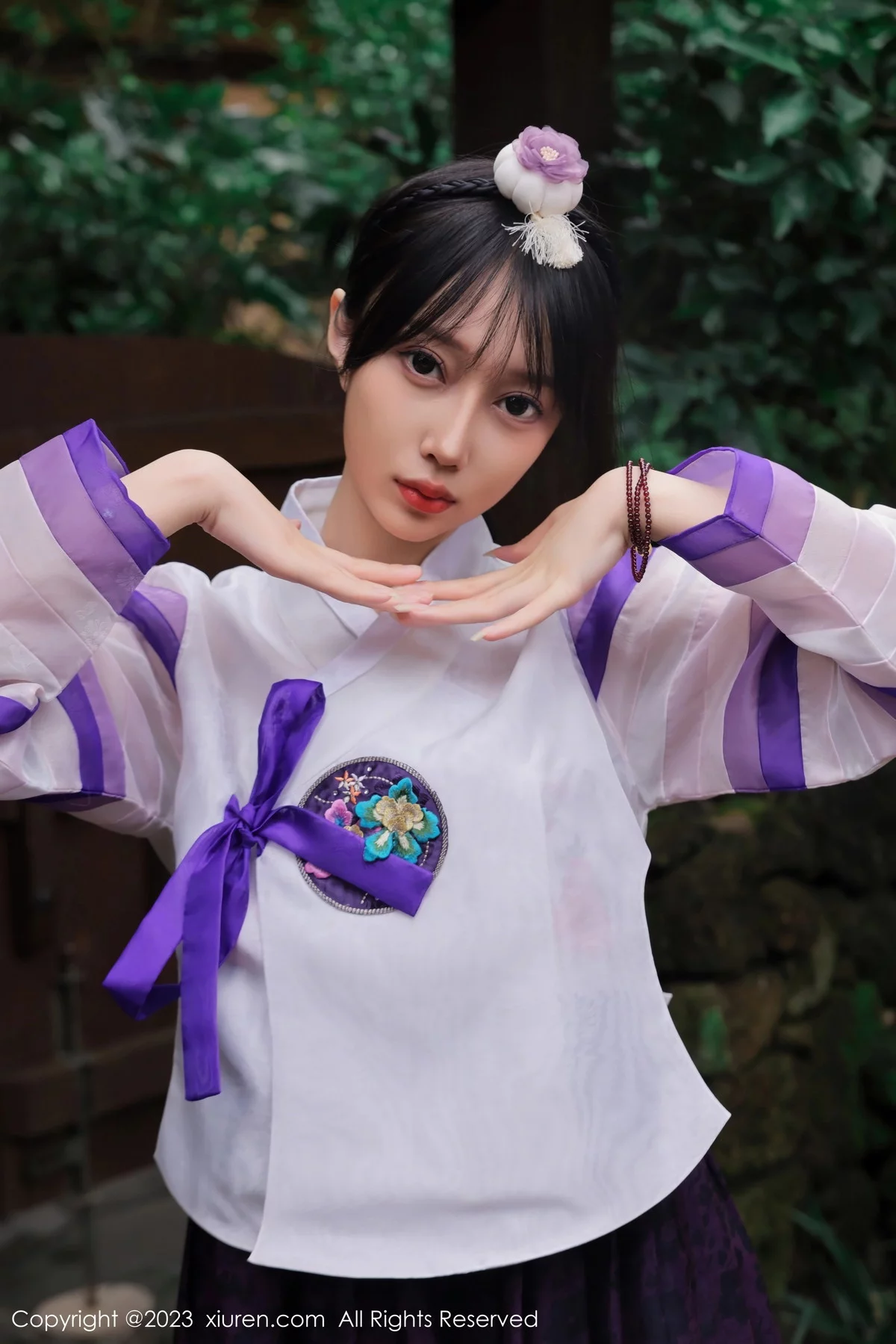 XiuRen第7677期_模特玥儿玥er济州岛旅拍大长今服饰半脱秀完美身姿迷人诱惑写真66P