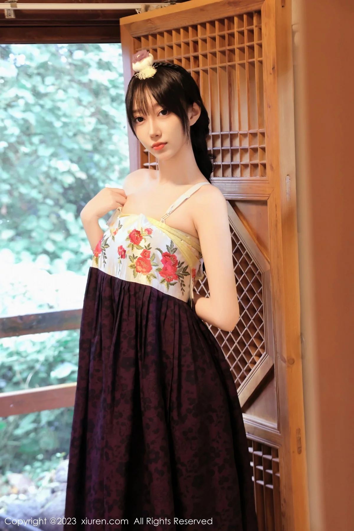 XiuRen第7677期_模特玥儿玥er济州岛旅拍大长今服饰半脱秀完美身姿迷人诱惑写真66P