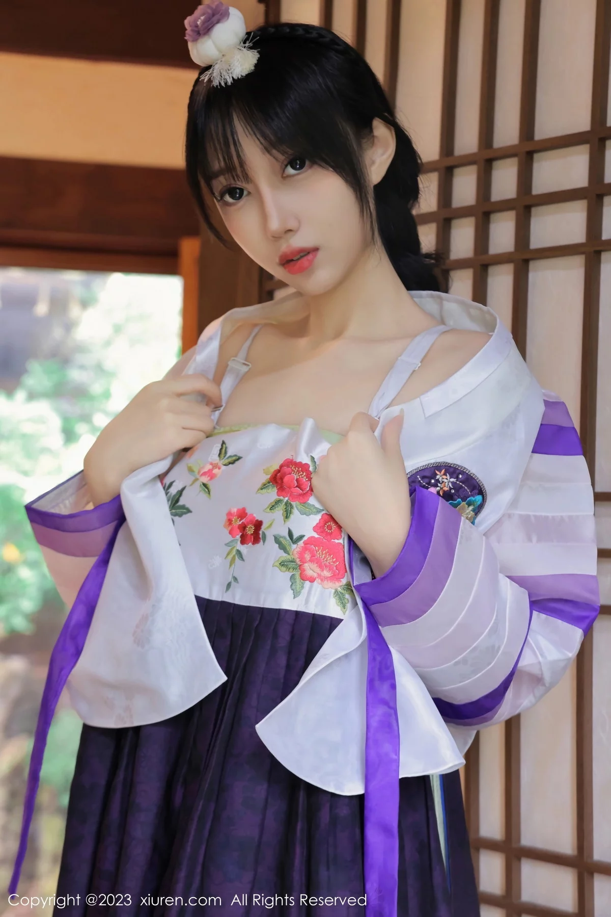 XiuRen第7677期_模特玥儿玥er济州岛旅拍大长今服饰半脱秀完美身姿迷人诱惑写真66P
