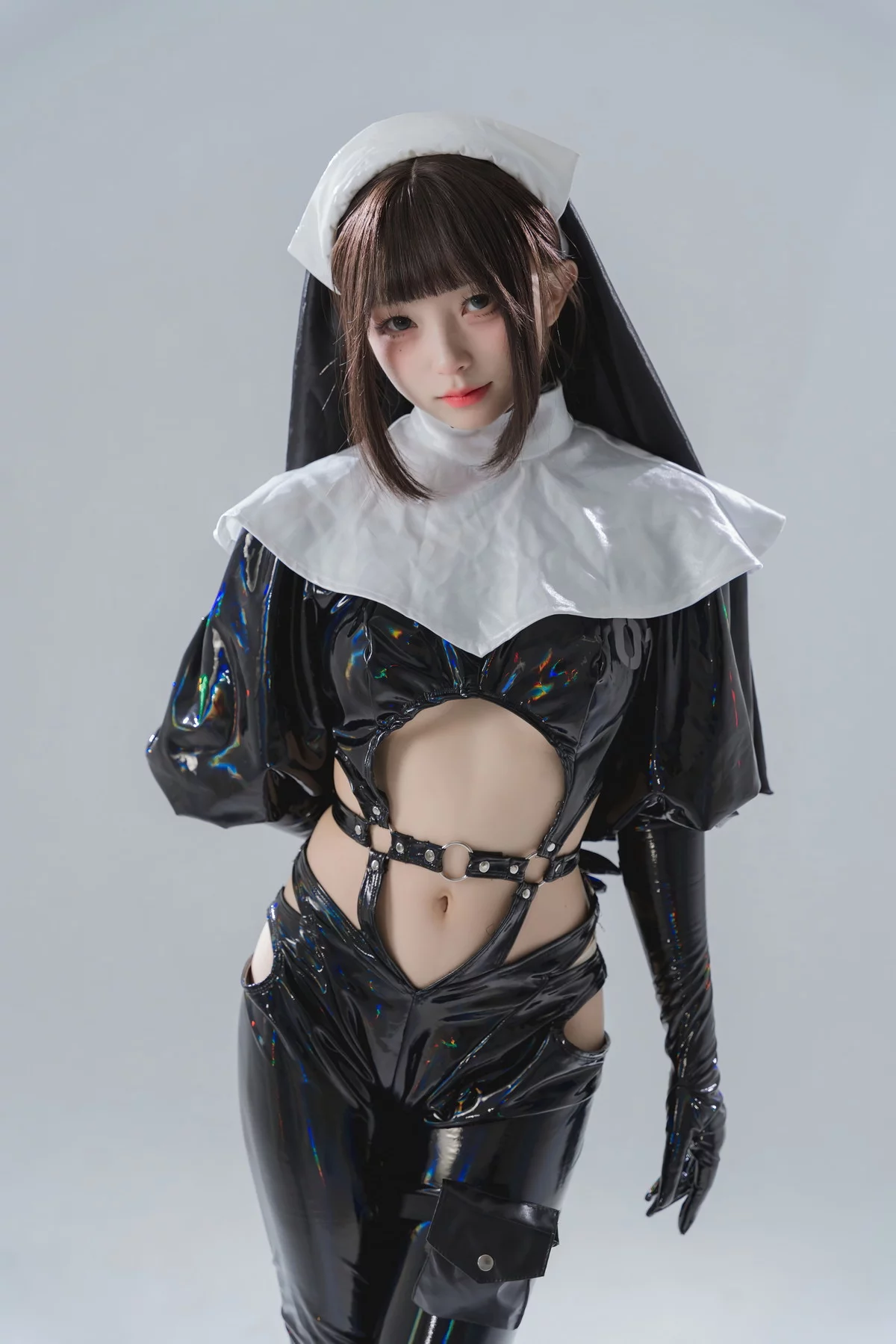 网络美女花铃漆皮修女主题性感黑色皮质修女服配黑皮长裤秀完美身材诱惑写真38P