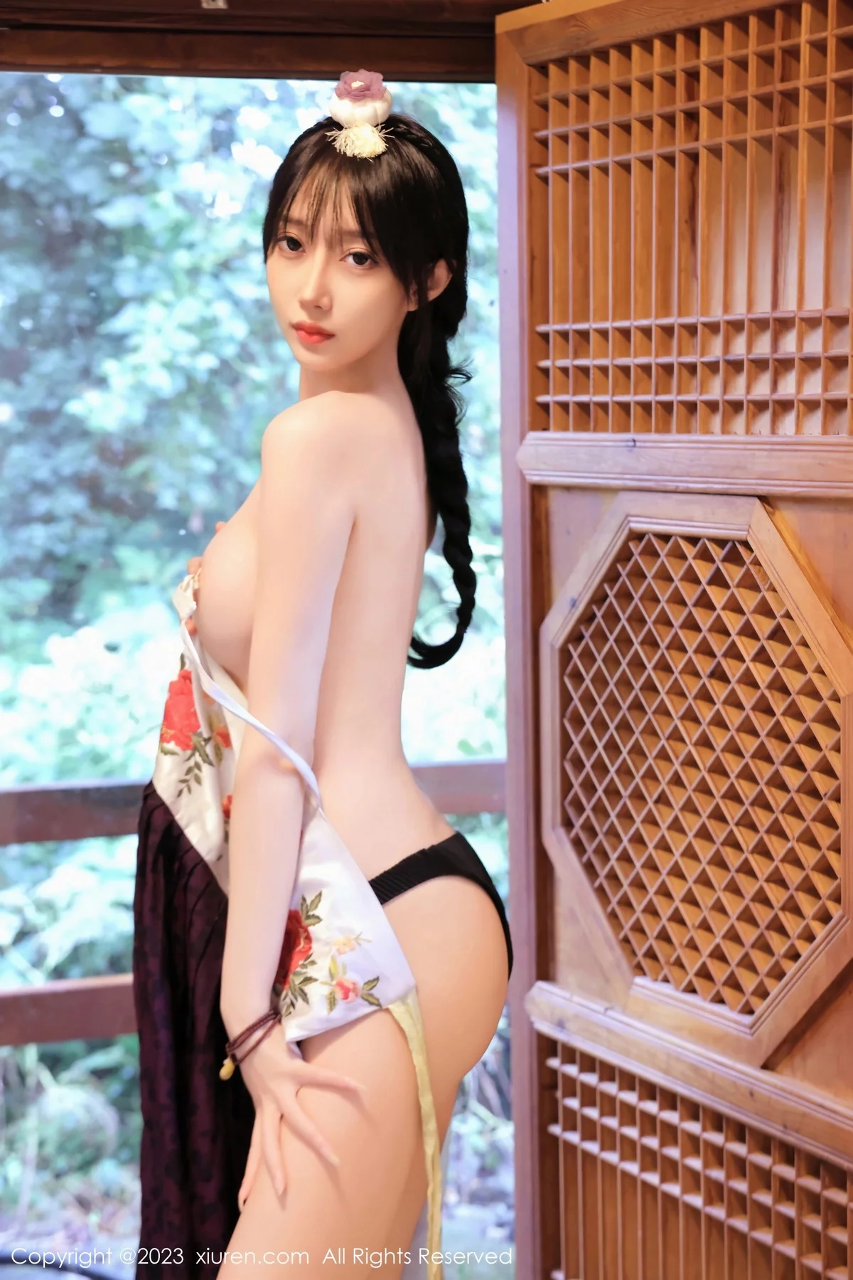 XiuRen第7677期_模特玥儿玥er济州岛旅拍大长今服饰半脱秀完美身姿迷人诱惑写真66P