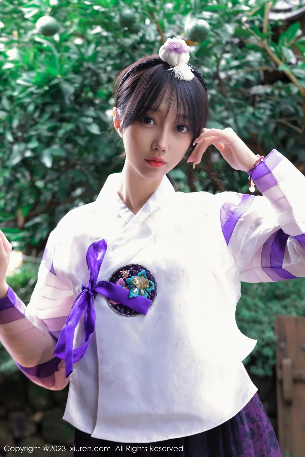 XiuRen第7677期_模特玥儿玥er济州岛旅拍大长今服饰半脱秀完美身姿迷人诱惑写真66P