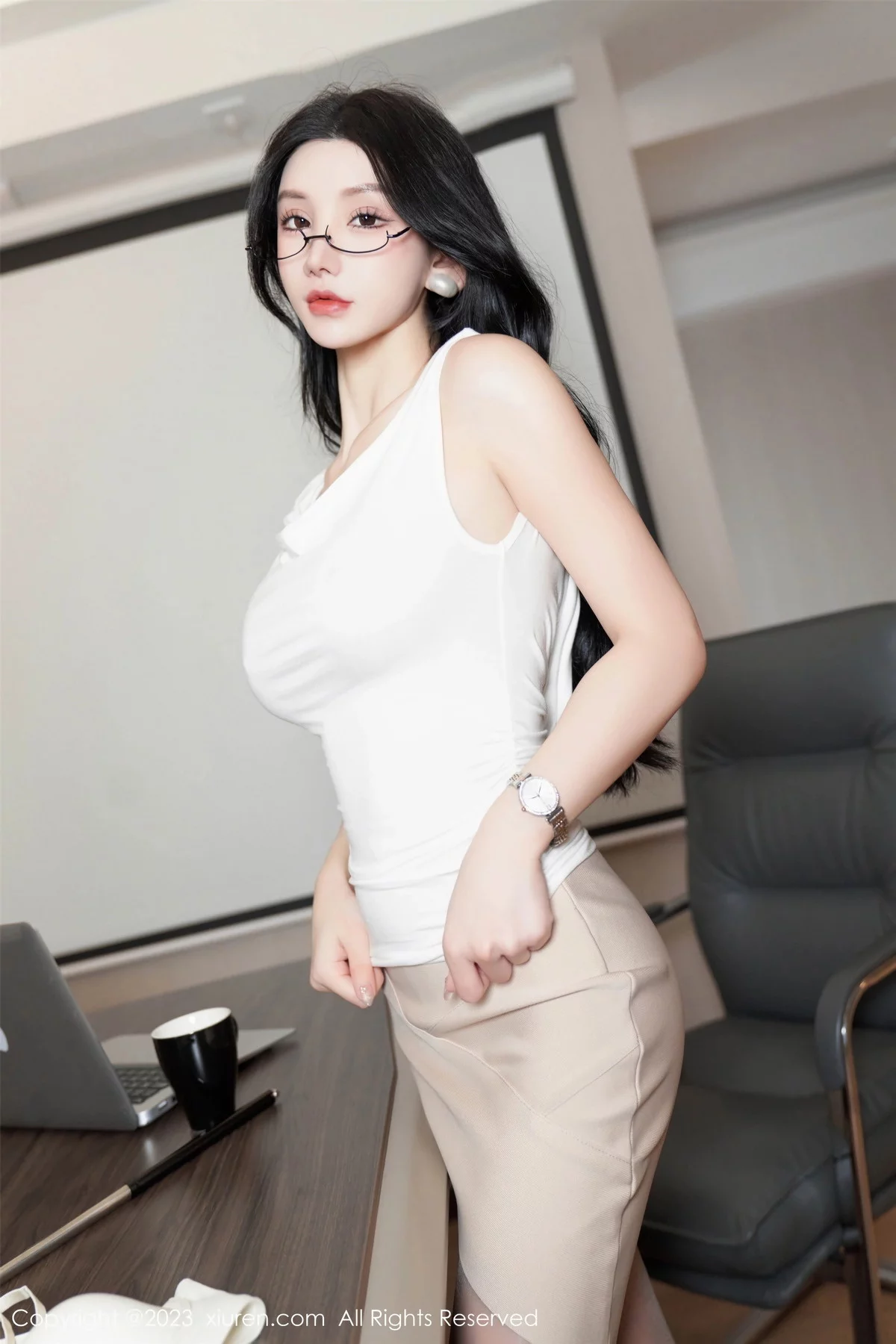 XiuRen第7682期_女神周于希Sally内衣销售剧情超薄无内黑丝秀惹火身材诱惑写真90P
