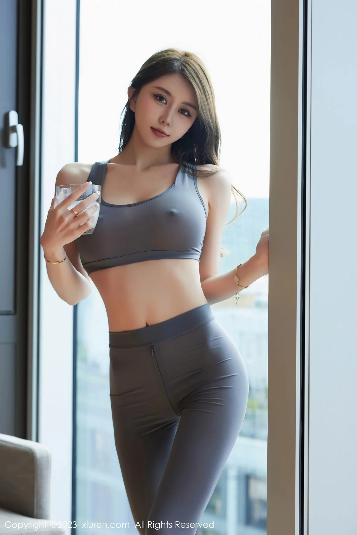 XiuRen第7557期_模特tina_甜仔性感灰色真空瑜伽服紧身秀凹凸身材惹火诱惑写真64P