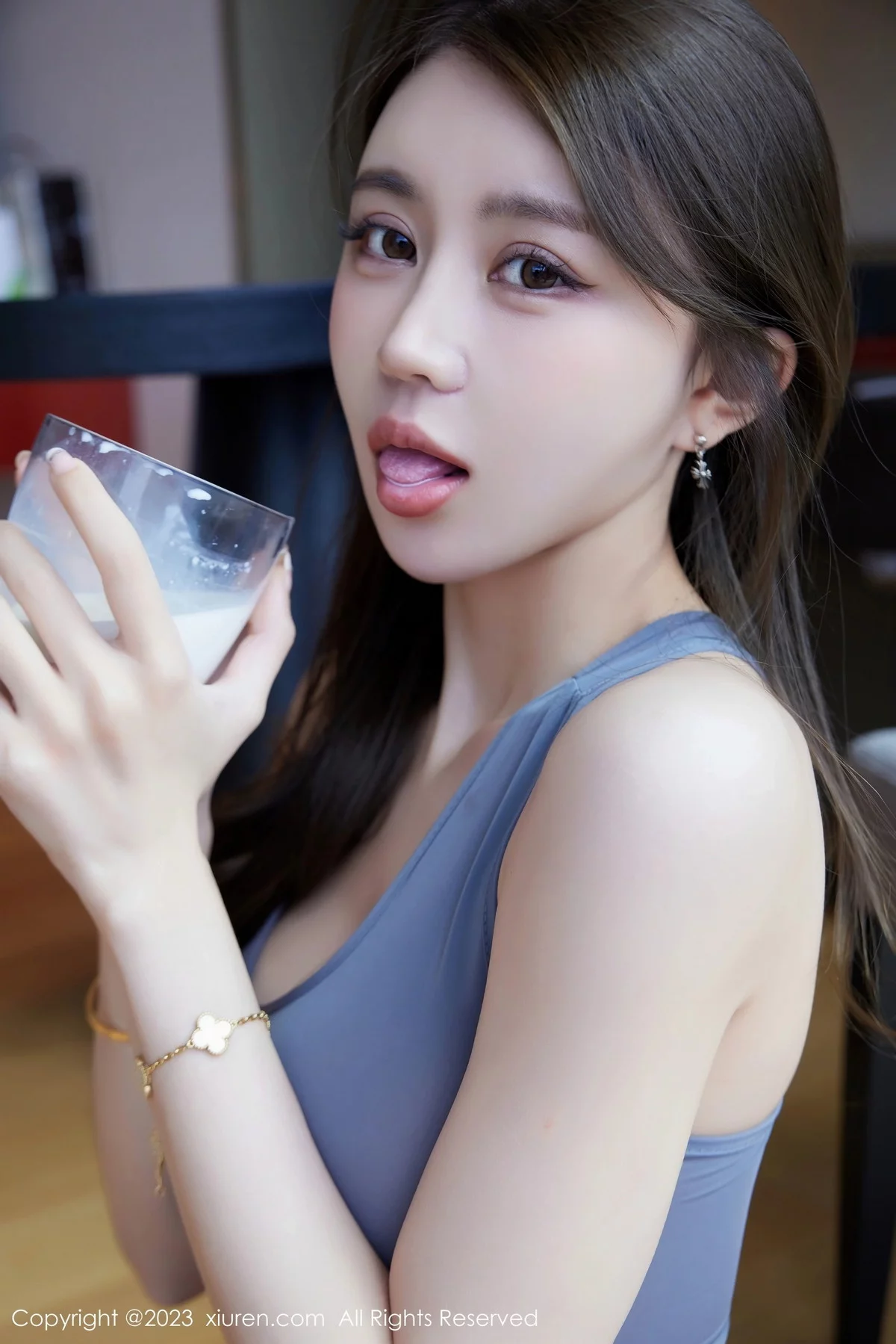 XiuRen第7557期_模特tina_甜仔性感灰色真空瑜伽服紧身秀凹凸身材惹火诱惑写真64P