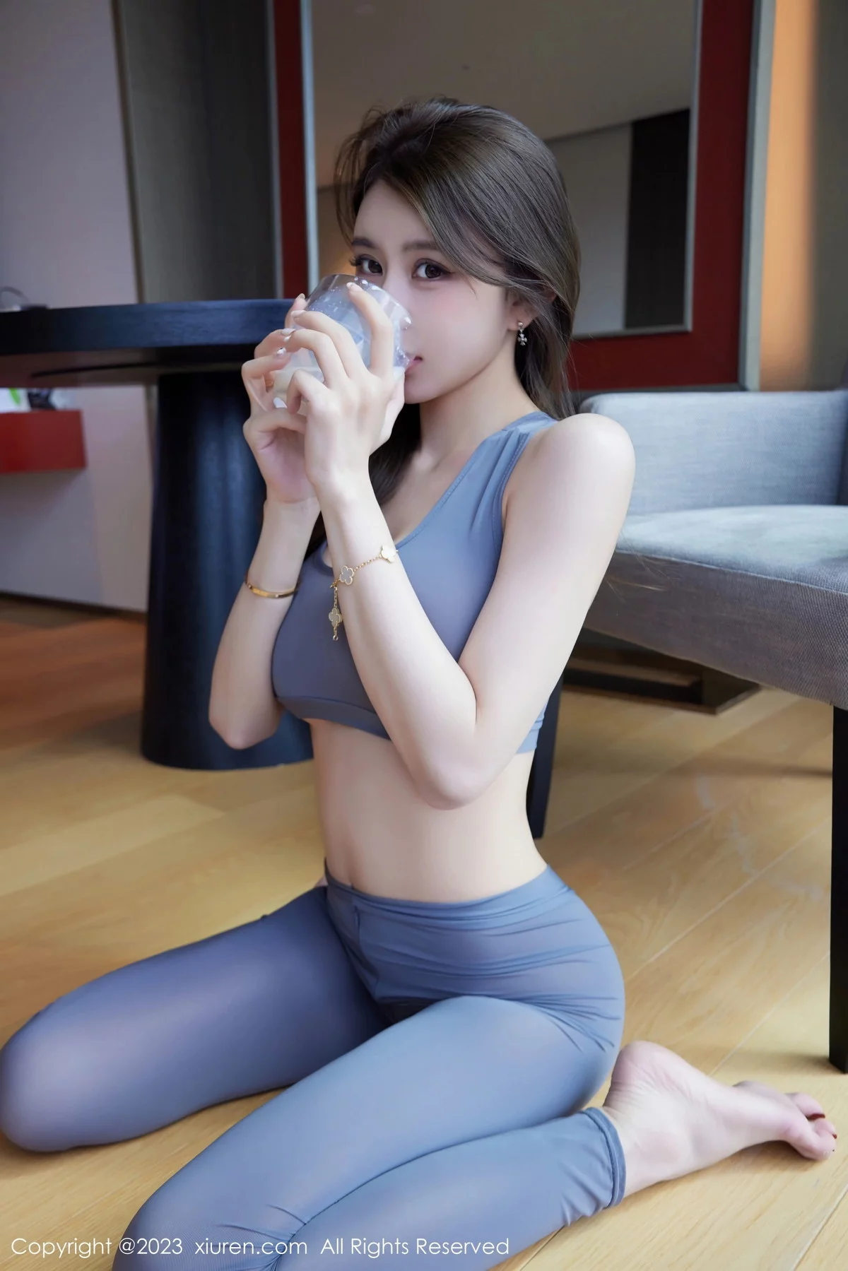 XiuRen第7557期_模特tina_甜仔性感灰色真空瑜伽服紧身秀凹凸身材惹火诱惑写真64P