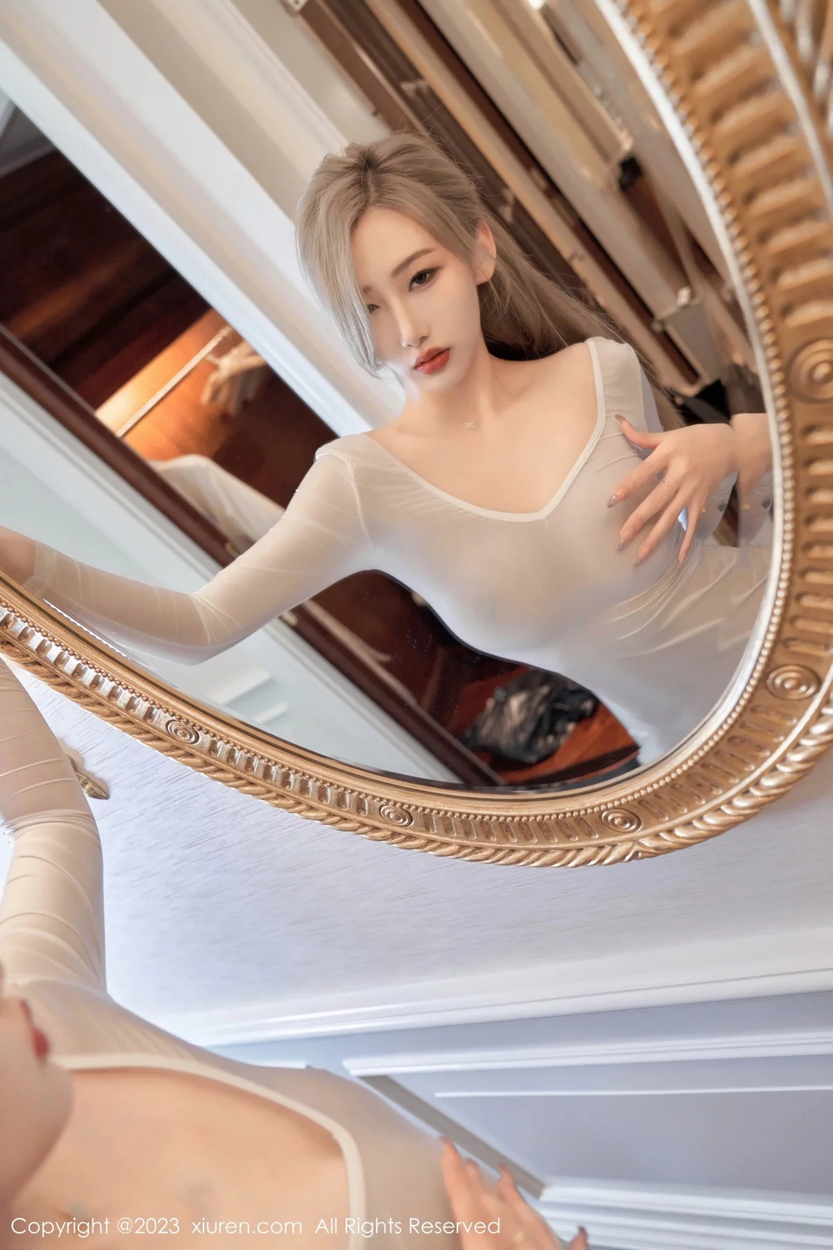 XiuRen第7566期_模特沈青黛性感浅灰色连衣短裙配白丝袜秀曼妙身姿迷人诱惑写真91P