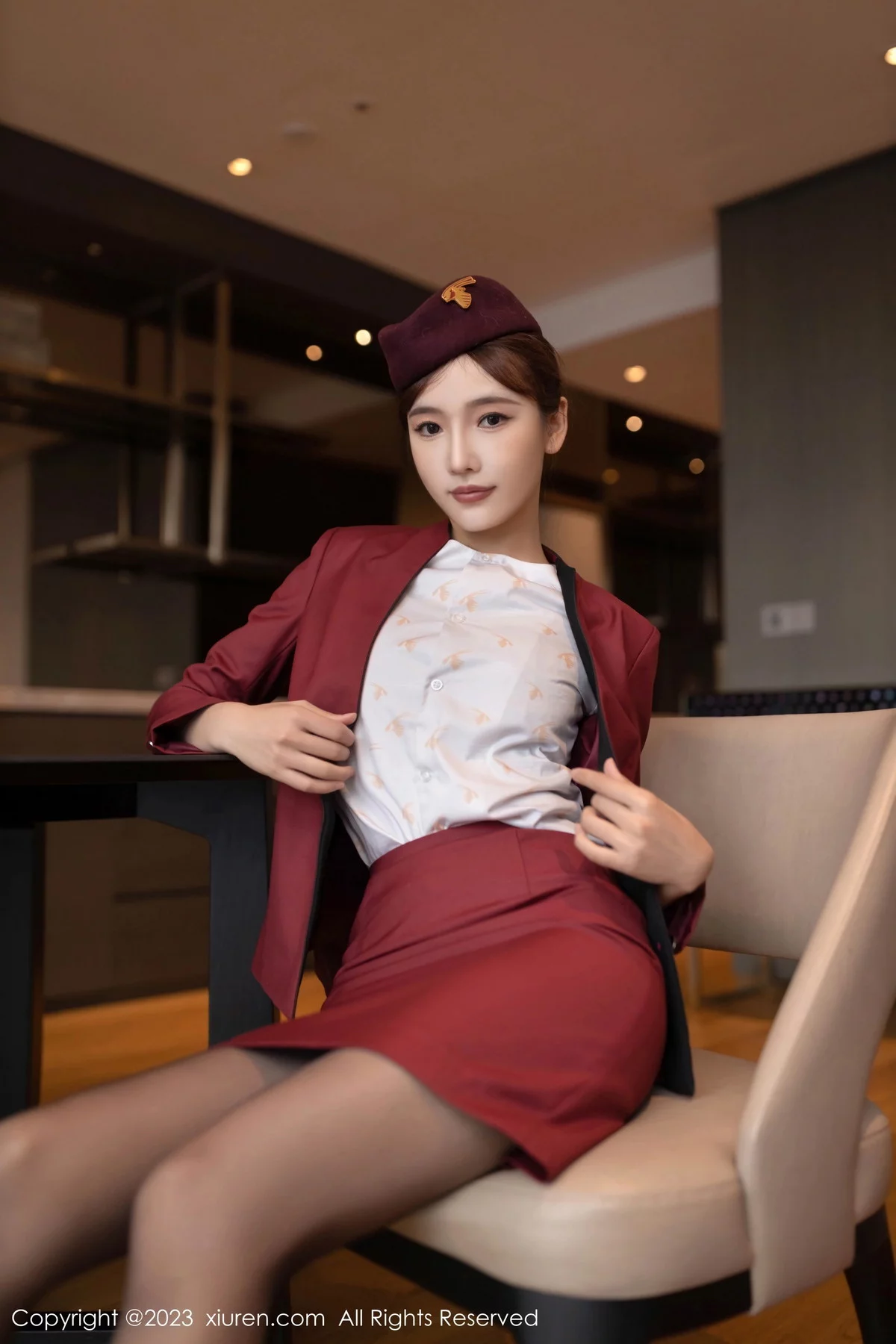 XiuRen第7569期_模特陆萱萱脱空姐制服露性感黑色蕾丝内衣配超薄黑丝诱惑写真80P