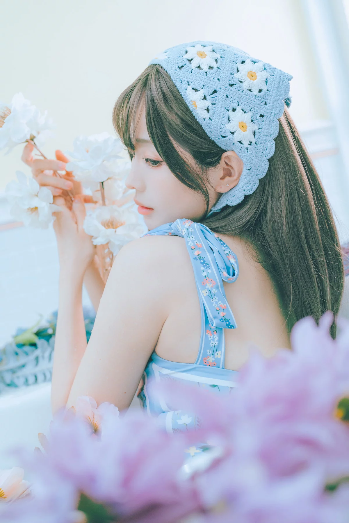 Coser妹子Ely_eee复古水蓝花主题泳池性感蓝色连体泳衣秀完美身材靓丽迷人写真38P