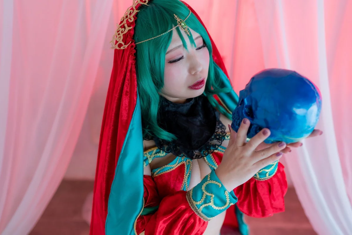 日本美女Kizokukai-Kiss wo Anata ni主题红绿相间情趣服饰秀丰满身材诱惑写真184P