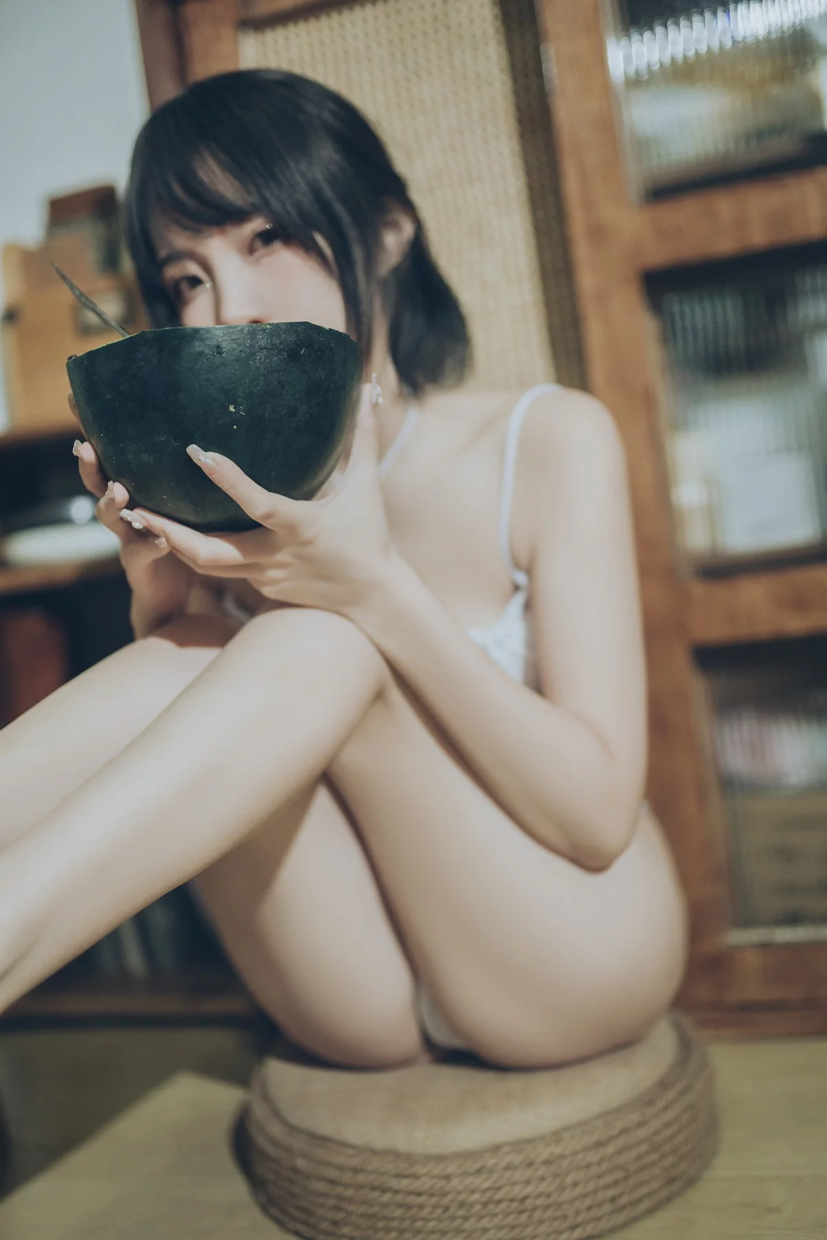 人气Coser二佐Nisa夏日甜蜜主题性感白色内衣配超短牛仔裤秀完美身材诱惑写真50P
