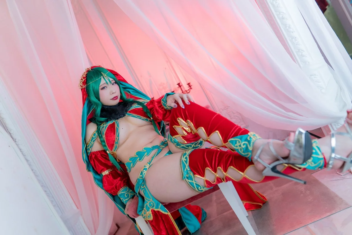 日本美女Kizokukai-Kiss wo Anata ni主题红绿相间情趣服饰秀丰满身材诱惑写真184P