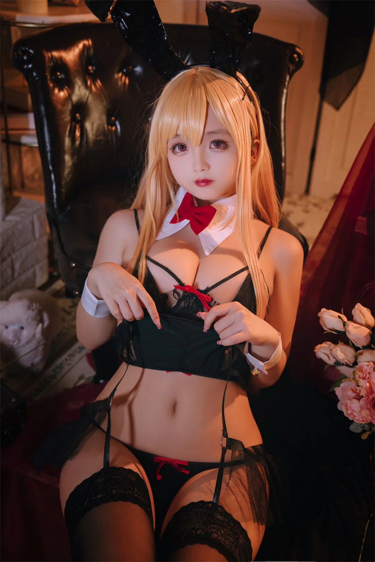 Cosplay美女日奈娇梦兔子内衣主题性感黑色内衣配黑丝吊袜秀翘臀美腿诱惑写真35P