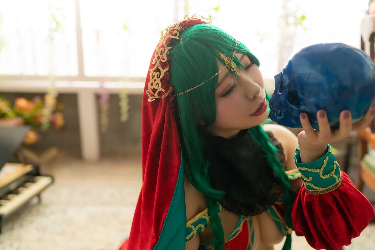 日本美女Kizokukai-Kiss wo Anata ni主题红绿相间情趣服饰秀丰满身材诱惑写真184P