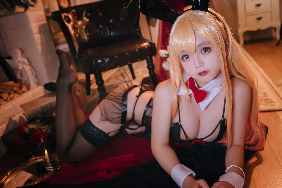 Cosplay美女日奈娇梦兔子内衣主题性感黑色内衣配黑丝吊袜秀翘臀美腿诱惑写真35P