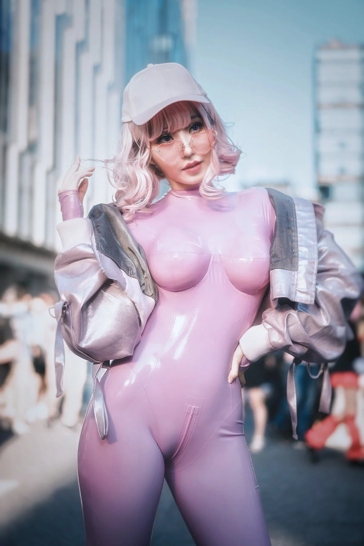 Coser小姐姐菌烨tako乳胶紧身衣主题户外性感黑色+粉色皮质紧身衣惹火诱惑写真38P