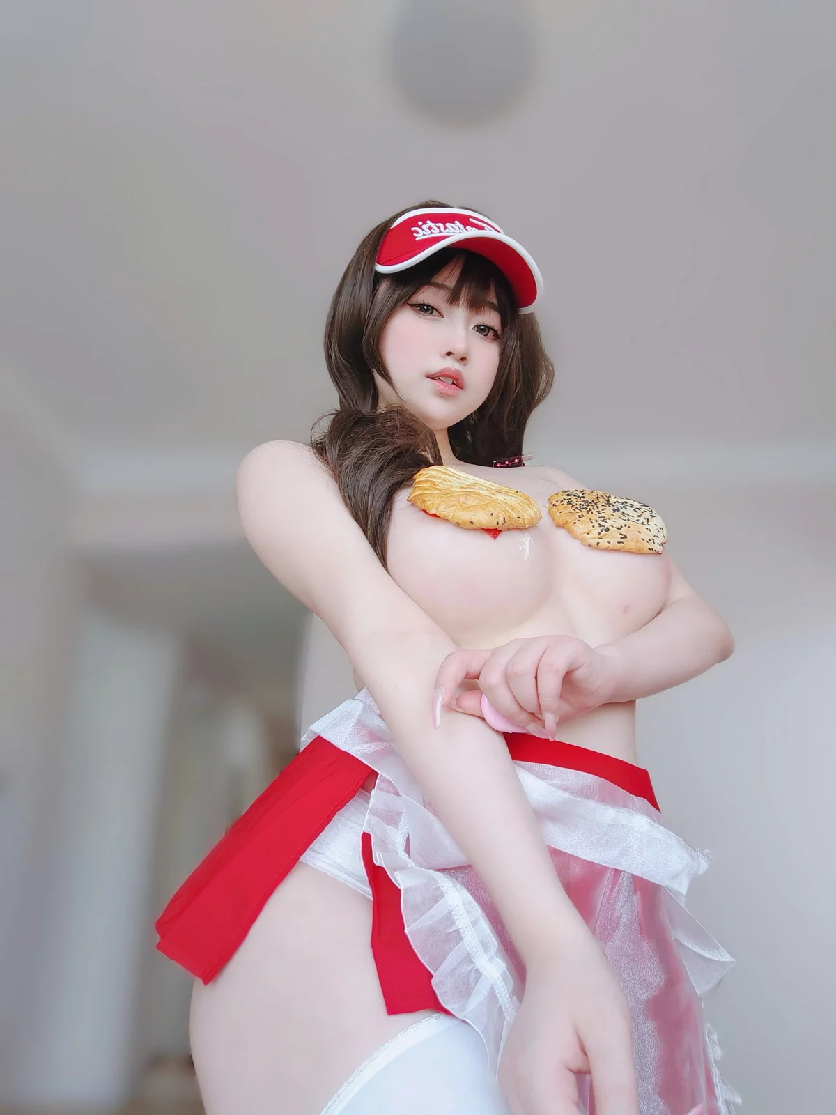 Coser妹子女主K性感快递员主题性感白色情趣薄纱露傲人豪乳遮点惹火诱惑写真100P