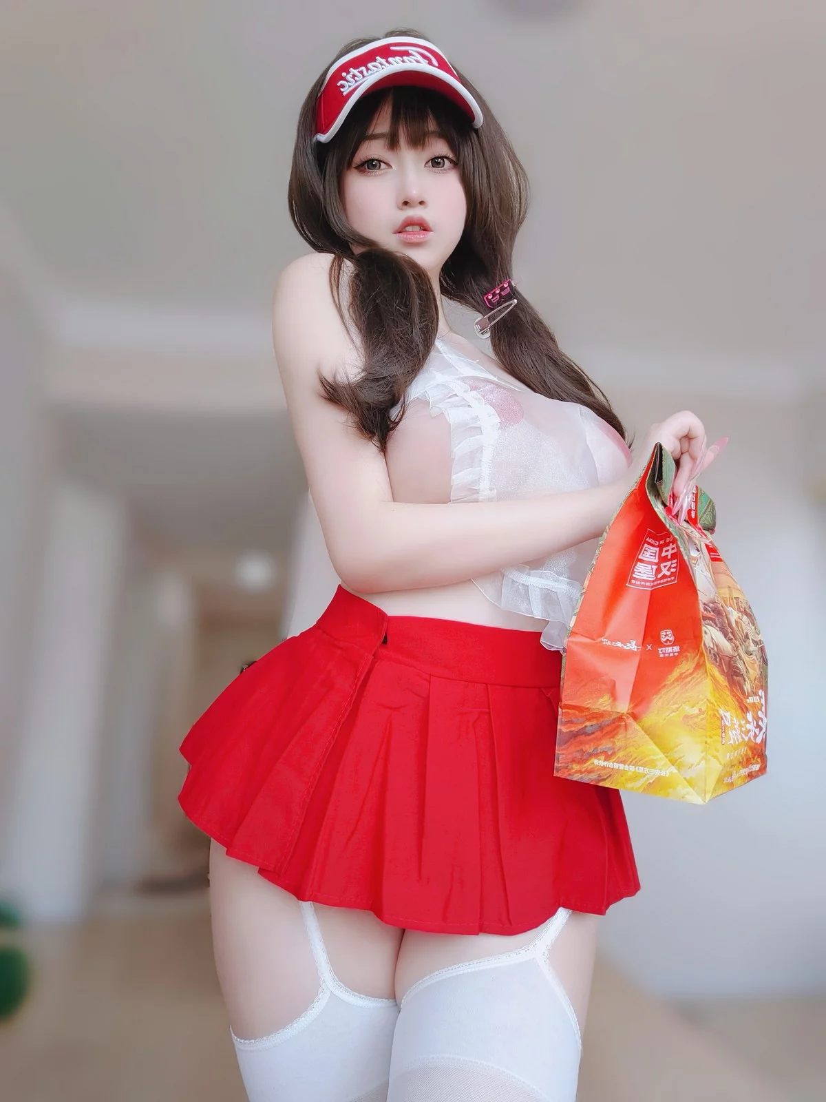 Coser妹子女主K性感快递员主题性感白色情趣薄纱露傲人豪乳遮点惹火诱惑写真100P