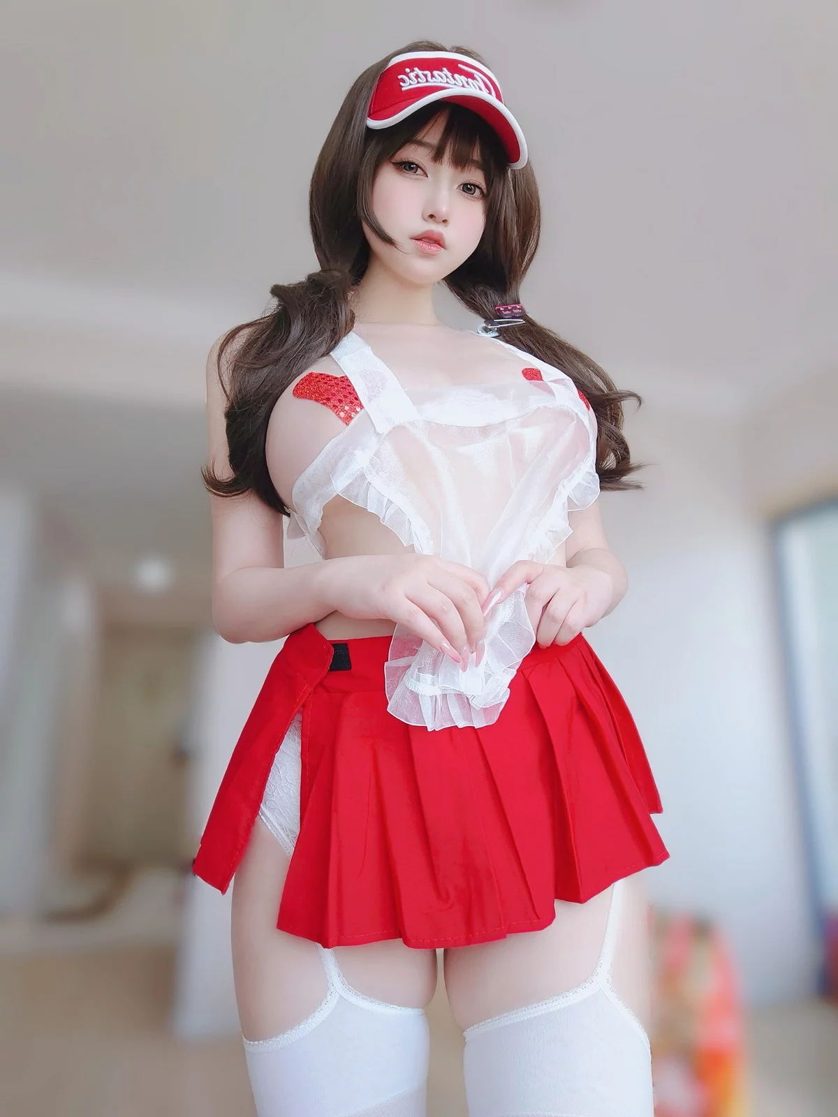 Coser妹子女主K性感快递员主题性感白色情趣薄纱露傲人豪乳遮点惹火诱惑写真100P