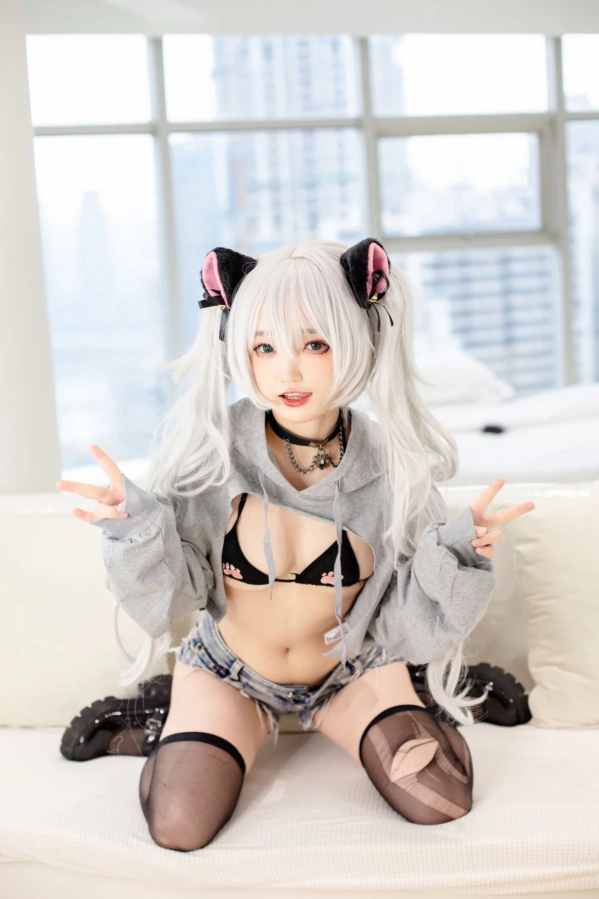Coser美女神沢永莉黑丝牛仔裤主题性感开胸卫衣配牛仔短裤露黑丝袜惹火诱惑写真87P